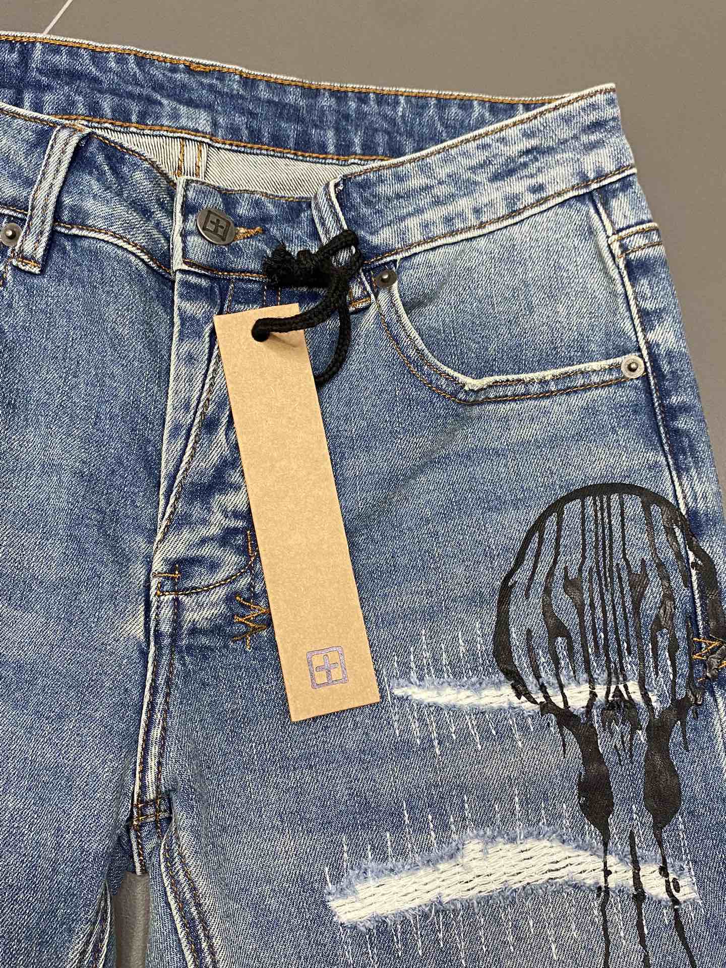  。Ksubi💥独家专供新款休闲牛仔裤 高端版本！专柜 面料 透气舒适度高，细节无可挑剔，品牌元素设计理