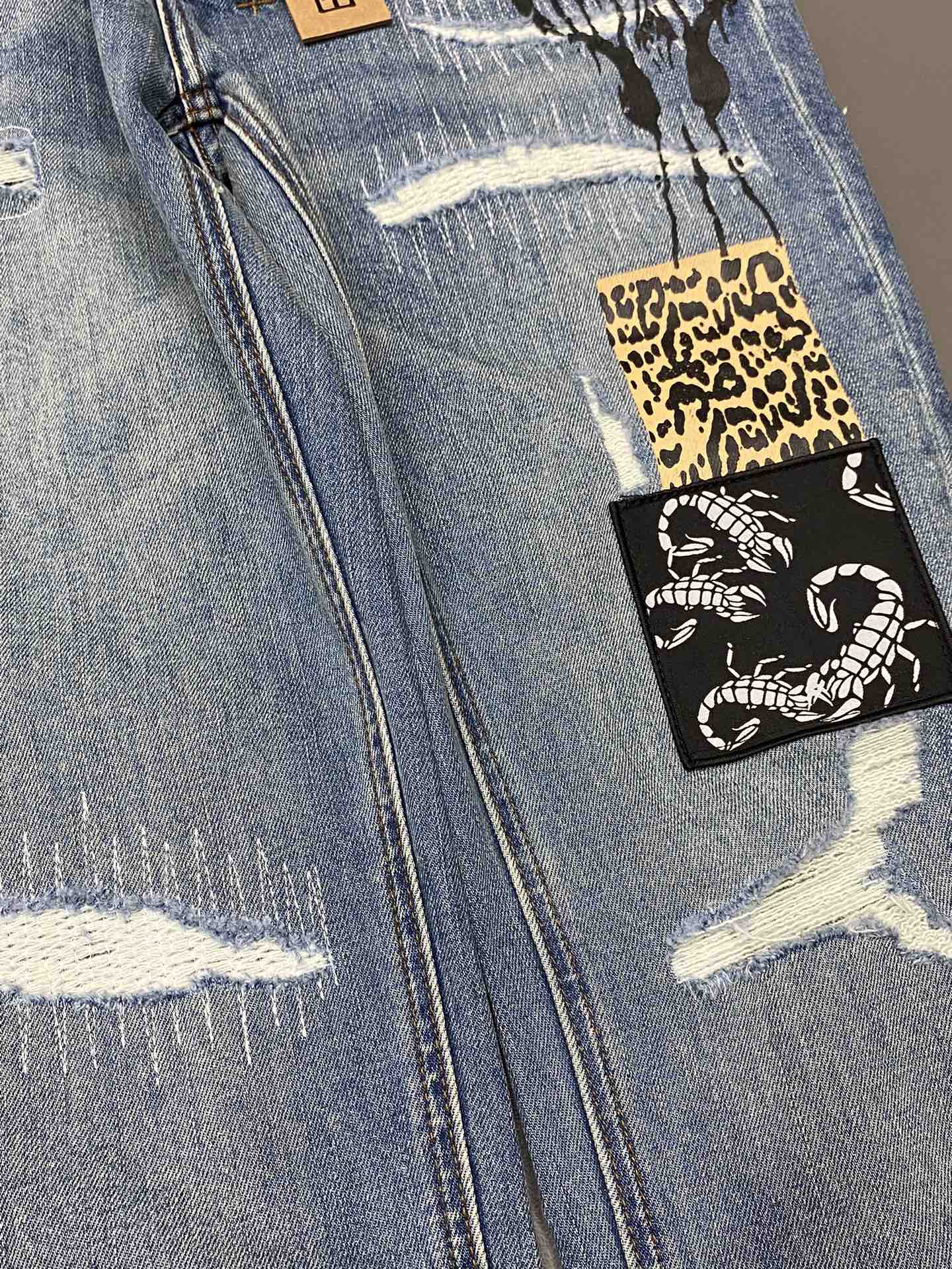  。Ksubi💥独家专供新款休闲牛仔裤 高端版本！专柜 面料 透气舒适度高，细节无可挑剔，品牌元素设计理