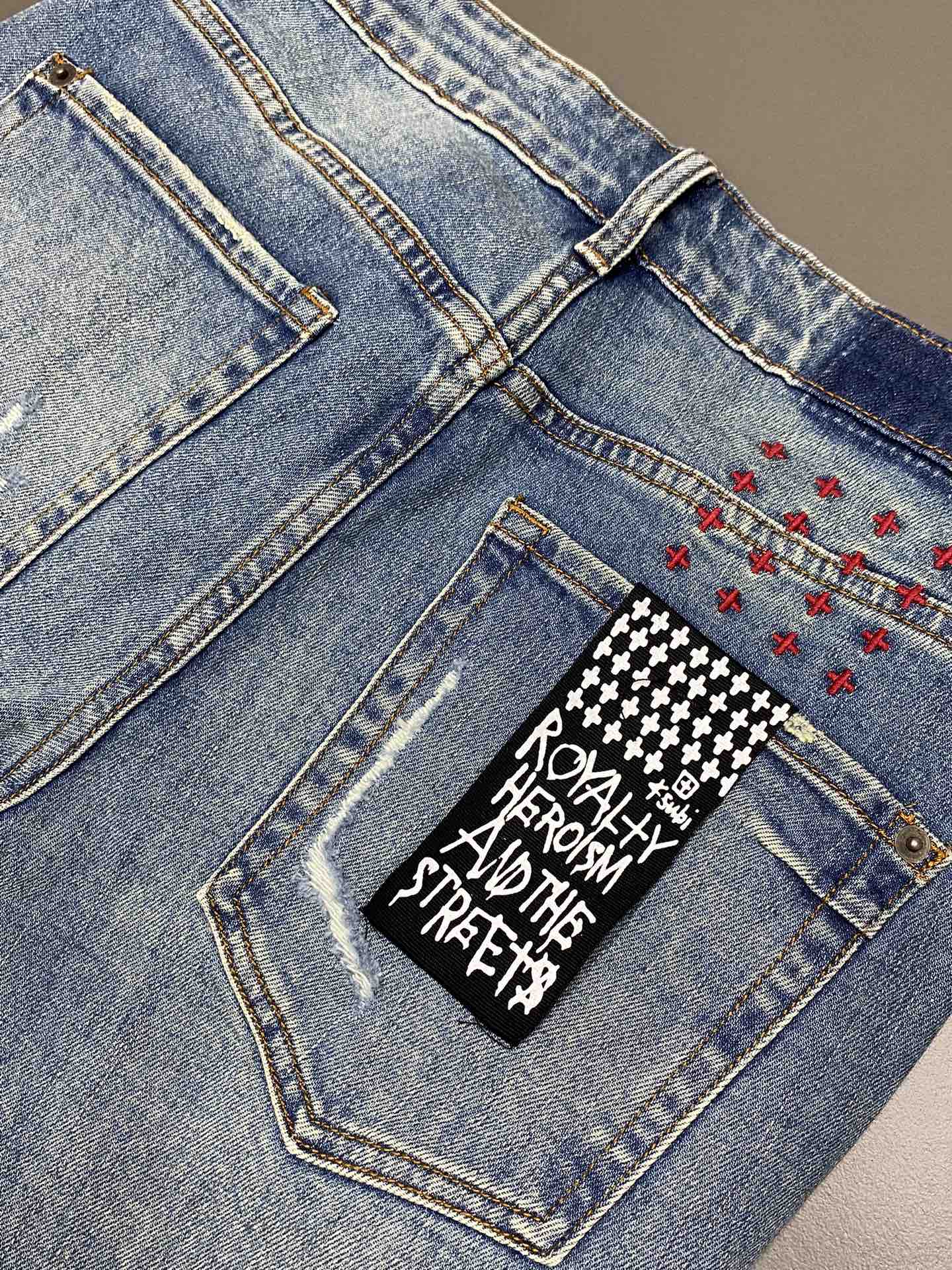  。Ksubi💥独家专供新款休闲牛仔裤 高端版本！专柜 面料 透气舒适度高，细节无可挑剔，品牌元素设计理