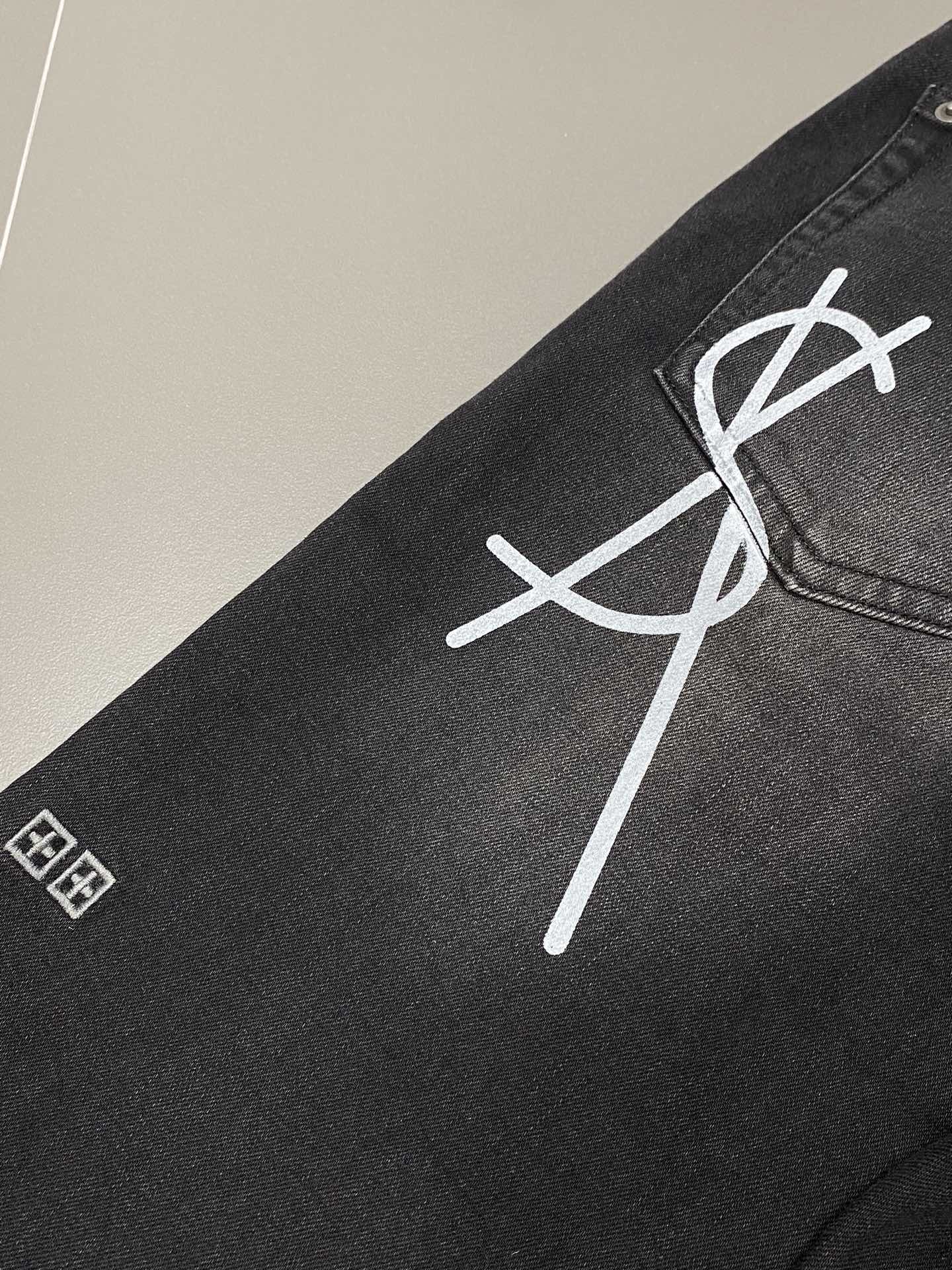  。Ksubi💥独家专供新款休闲牛仔裤 高端版本！专柜 面料 透气舒适度高，细节无可挑剔，品牌元素设计理