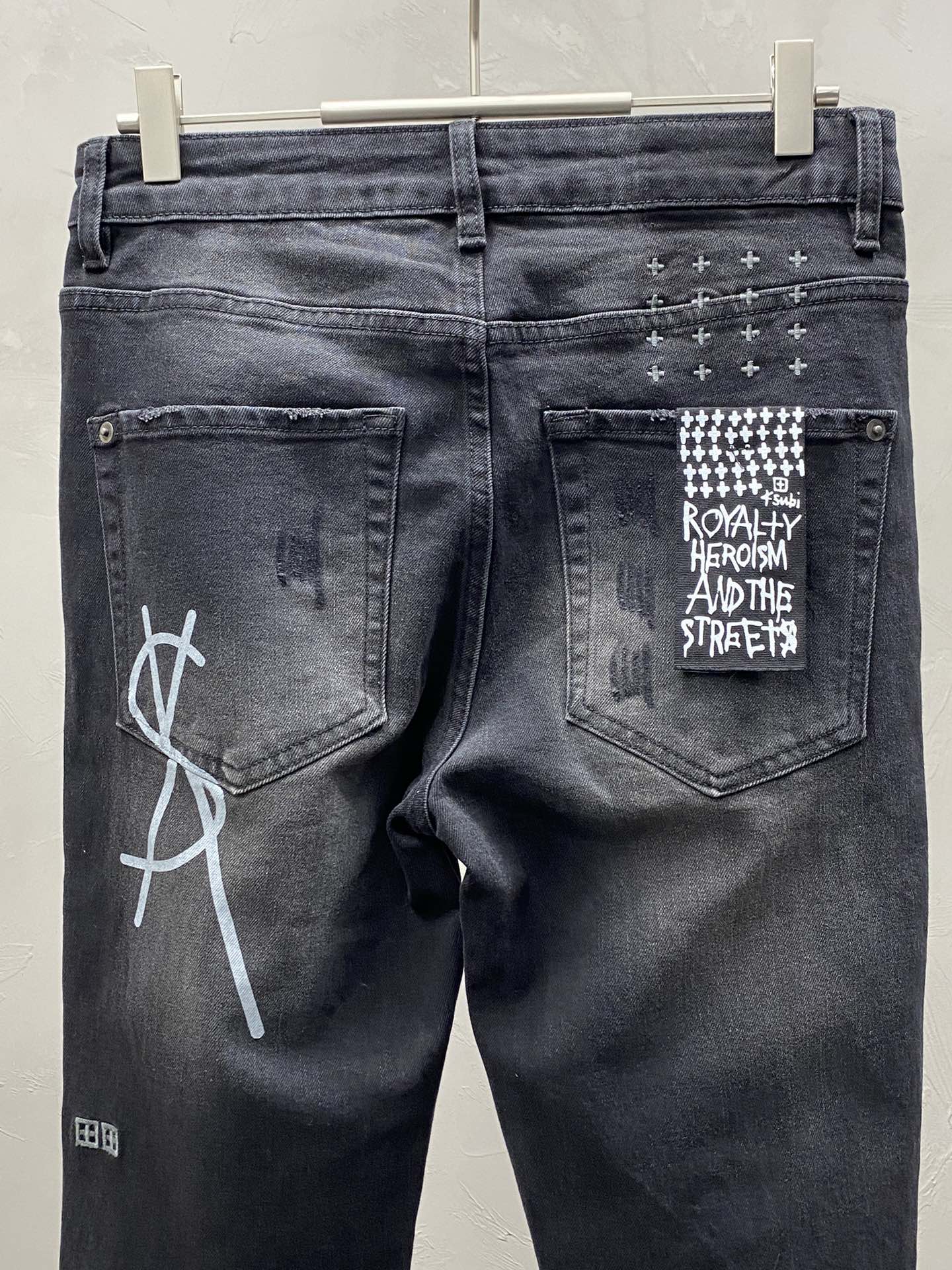  。Ksubi💥独家专供新款休闲牛仔裤 高端版本！专柜 面料 透气舒适度高，细节无可挑剔，品牌元素设计理