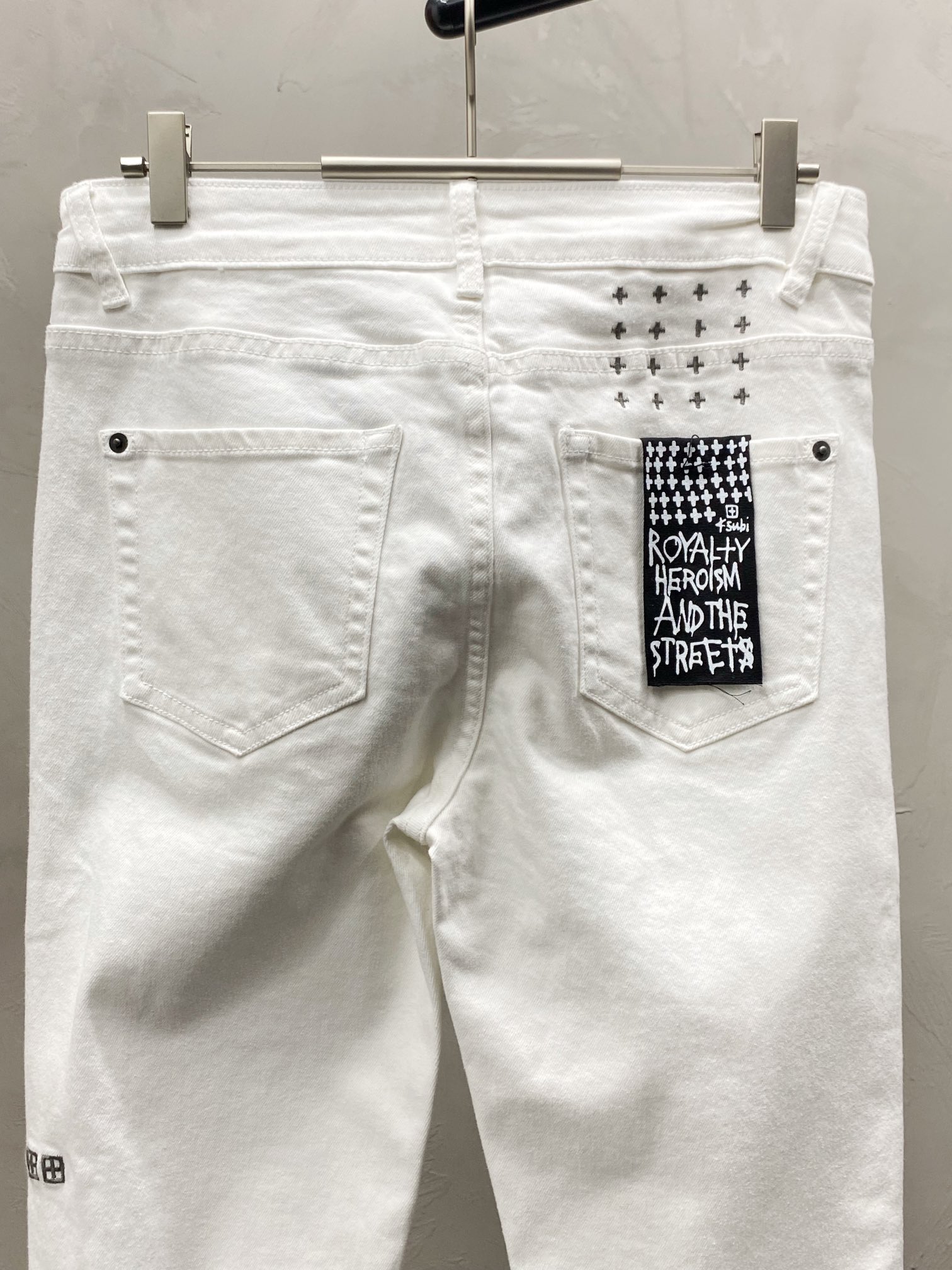  。Ksubi💥独家专供新款休闲牛仔裤 高端版本！专柜 面料 透气舒适度高，细节无可挑剔，品牌元素设计理