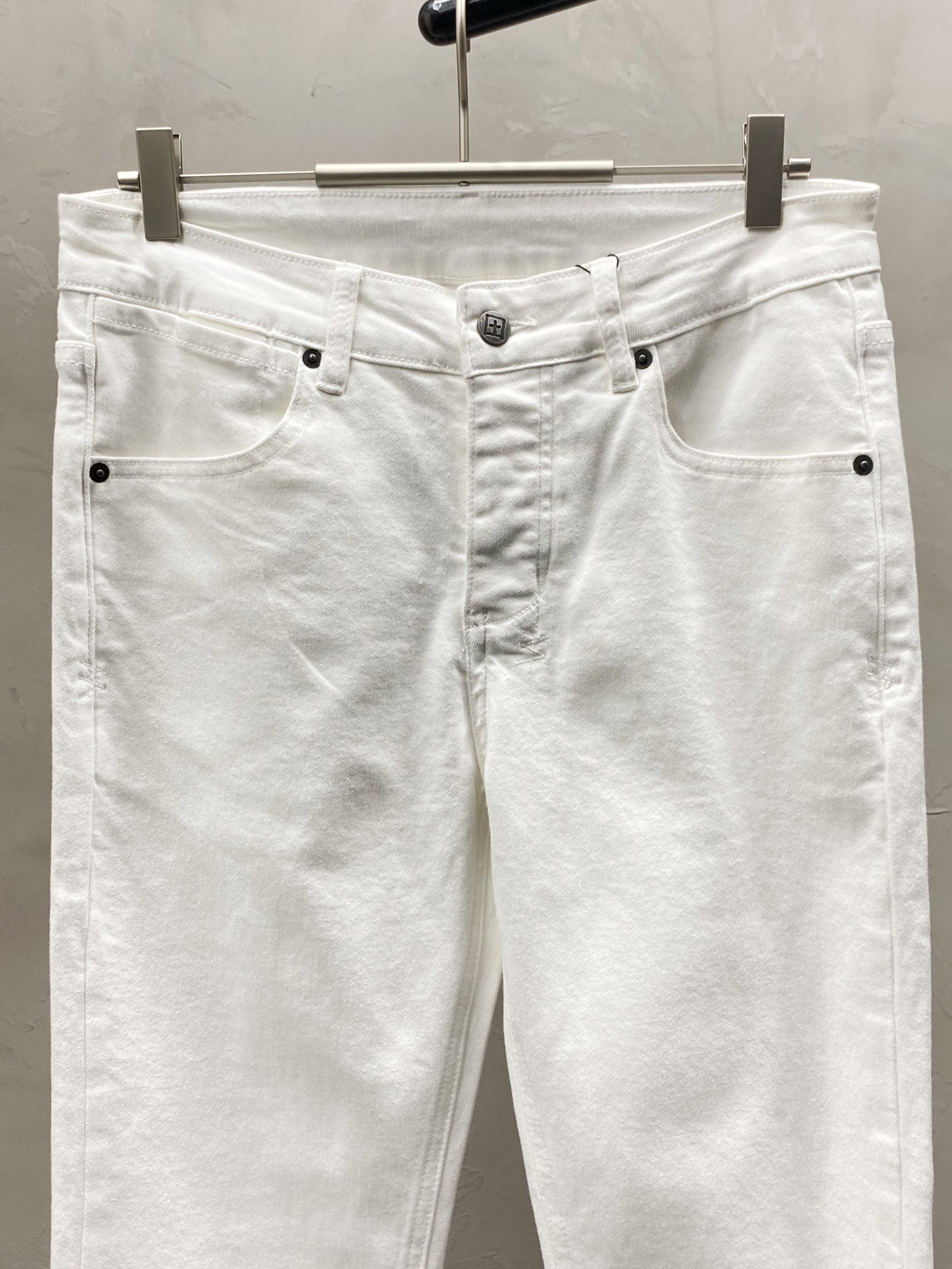  。Ksubi💥独家专供新款休闲牛仔裤 高端版本！专柜 面料 透气舒适度高，细节无可挑剔，品牌元素设计理