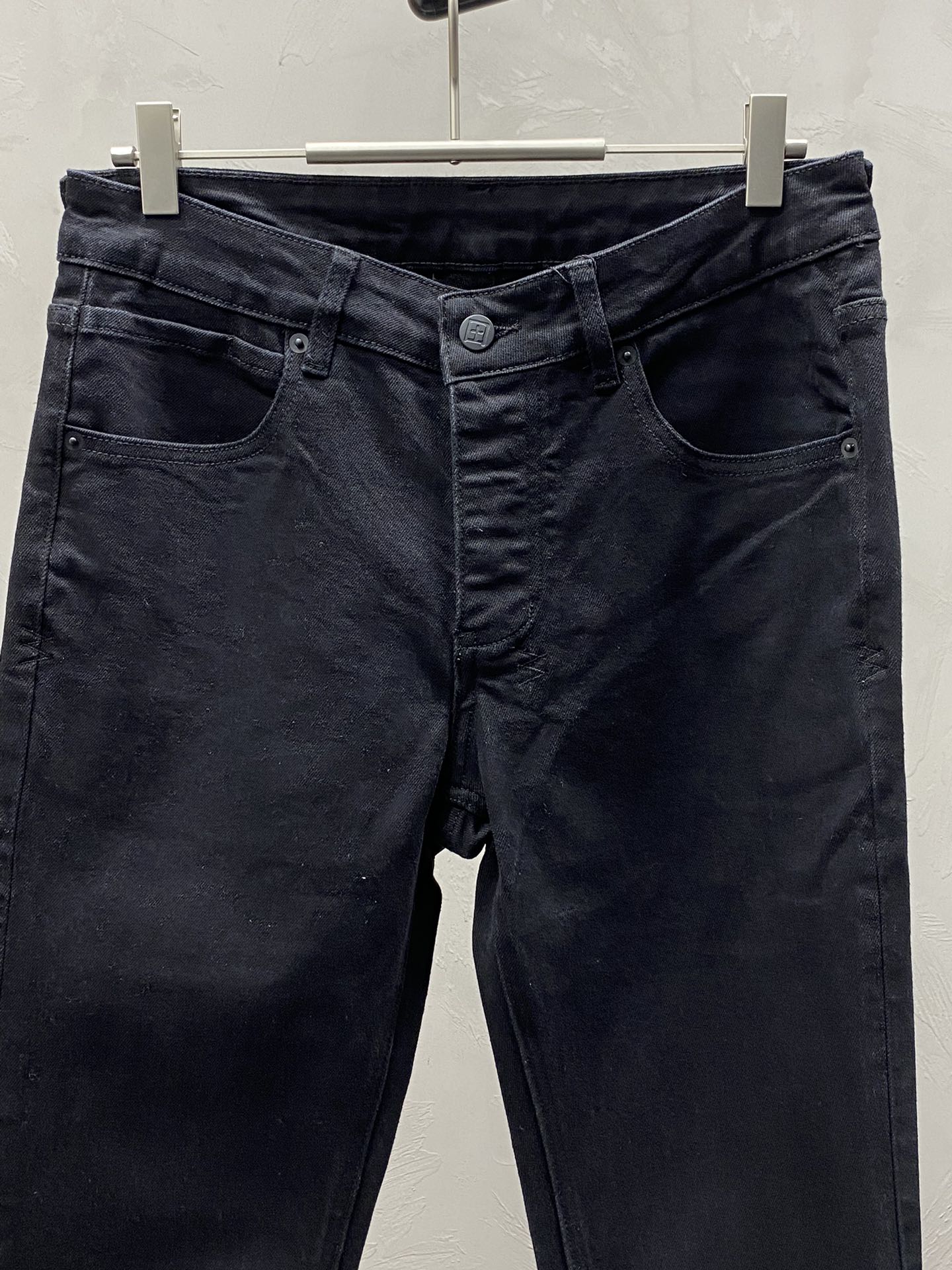  。Ksubi💥独家专供新款休闲牛仔裤 高端版本！专柜 面料 透气舒适度高，细节无可挑剔，品牌元素设计理