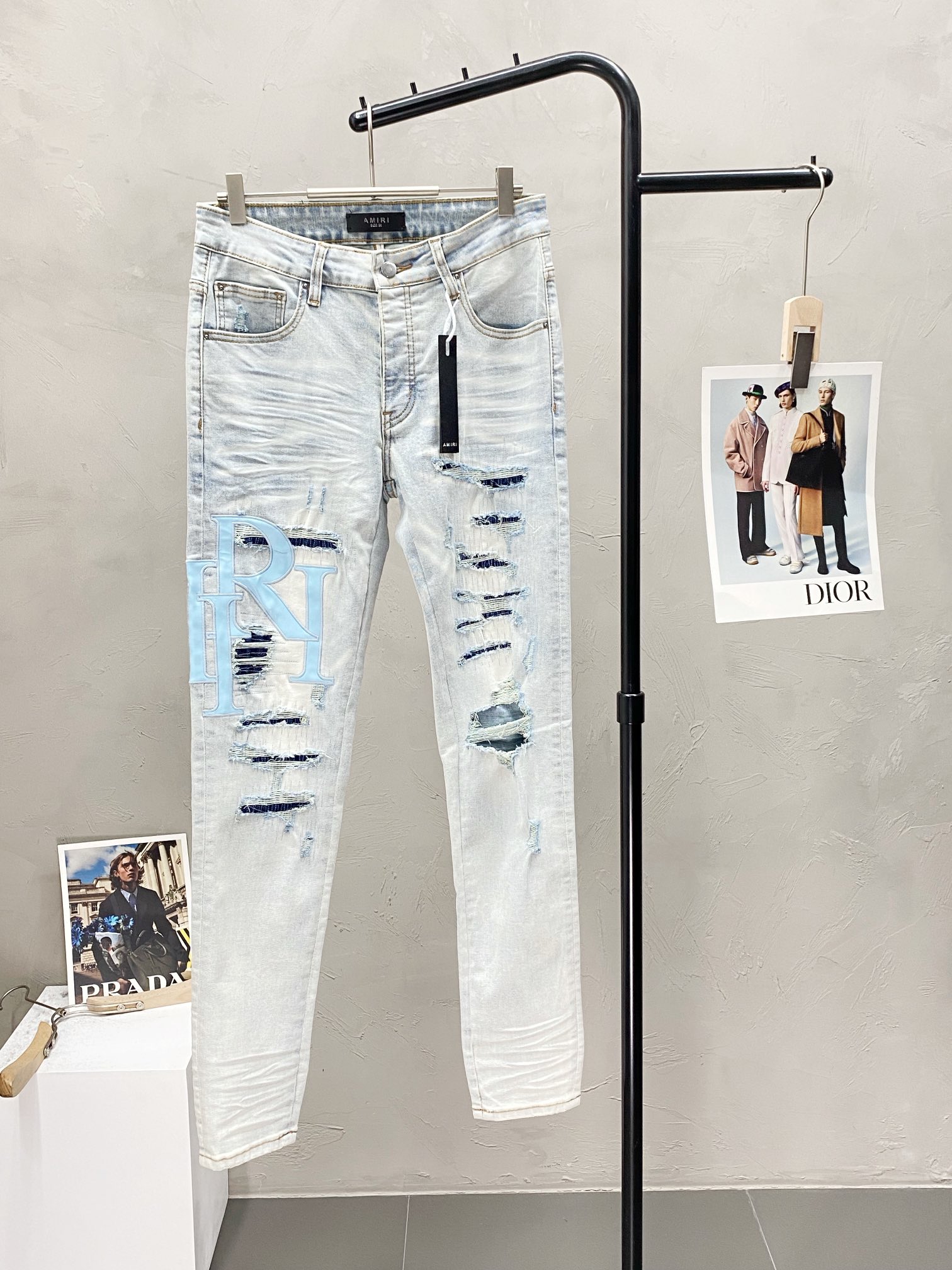  。AMIRI💥独家专供新款休闲牛仔裤 高端版本！专柜 面料 透气舒适度高，细节无可挑剔，品牌元素设计理