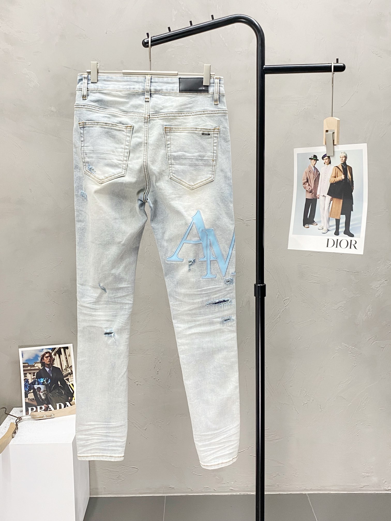  。AMIRI💥独家专供新款休闲牛仔裤 高端版本！专柜 面料 透气舒适度高，细节无可挑剔，品牌元素设计理