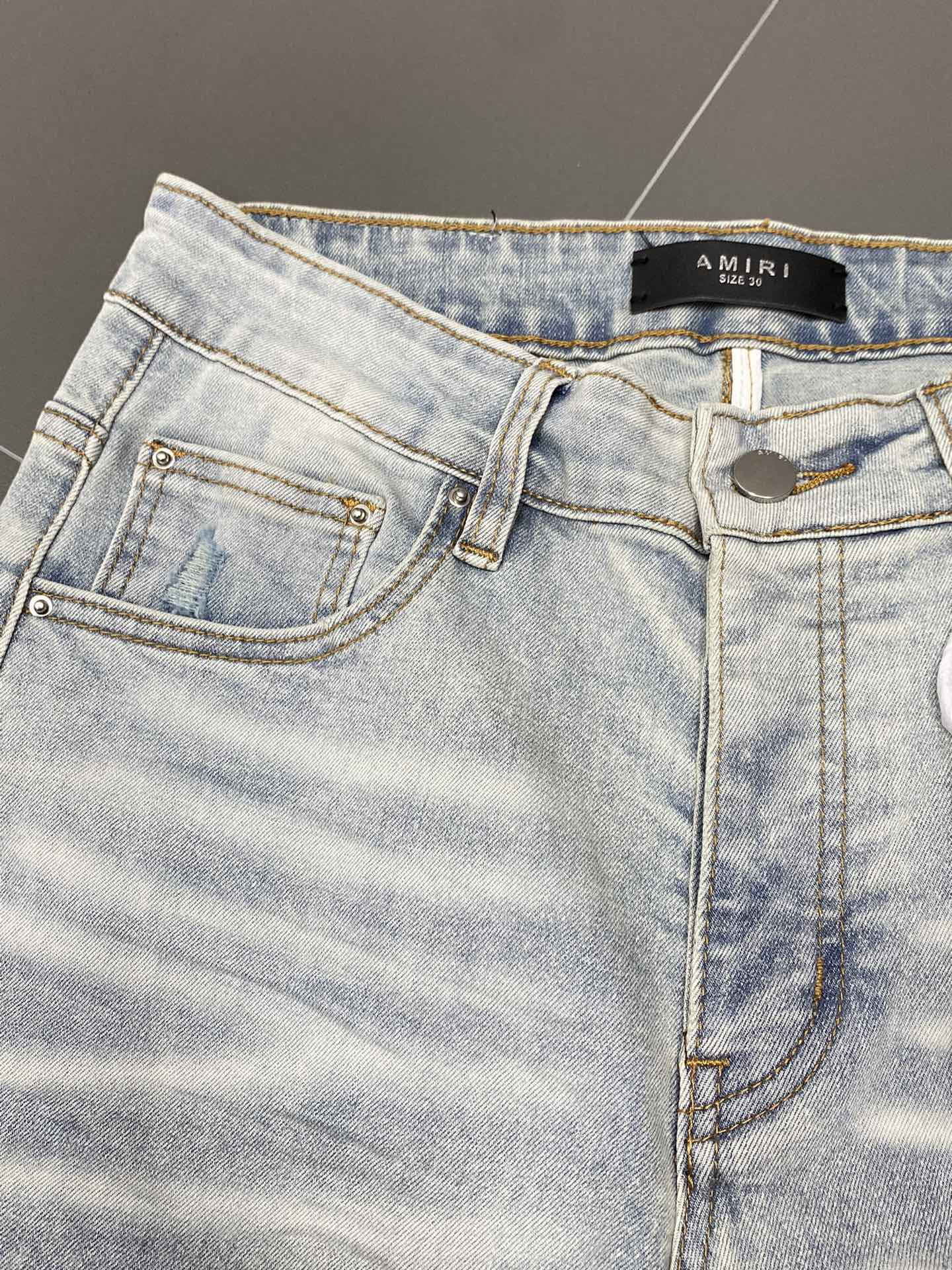  。AMIRI💥独家专供新款休闲牛仔裤 高端版本！专柜 面料 透气舒适度高，细节无可挑剔，品牌元素设计理
