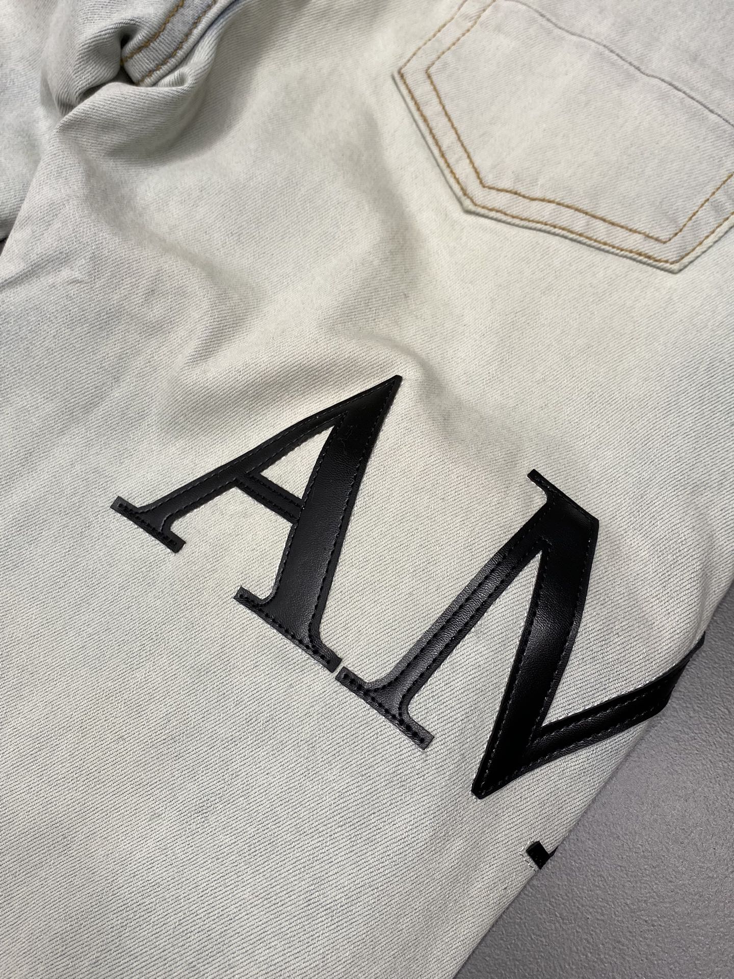  。AMIRI💥独家专供新款休闲牛仔裤 高端版本！专柜 面料 透气舒适度高，细节无可挑剔，品牌元素设计理