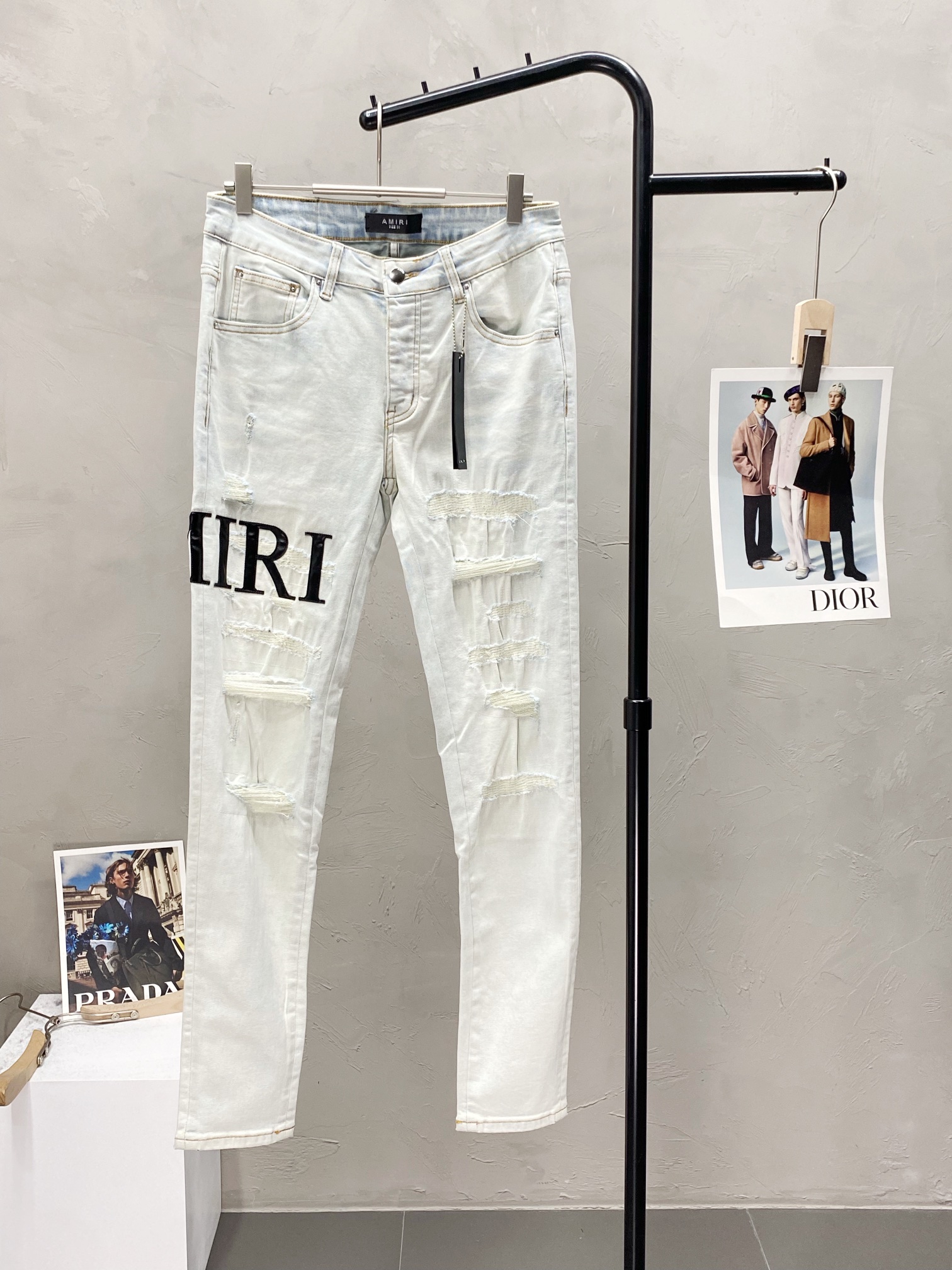  。AMIRI💥独家专供新款休闲牛仔裤 高端版本！专柜 面料 透气舒适度高，细节无可挑剔，品牌元素设计理