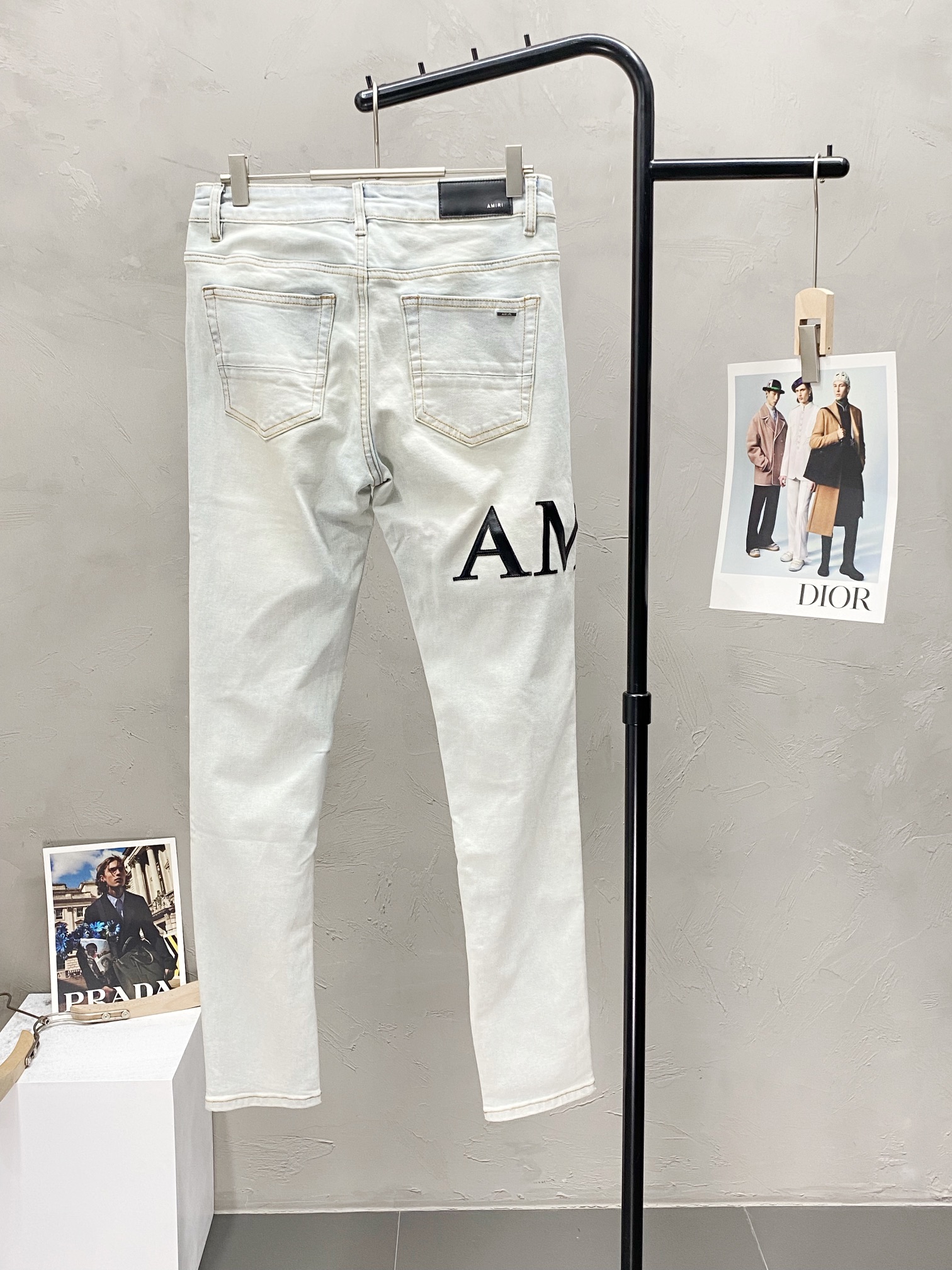  。AMIRI💥独家专供新款休闲牛仔裤 高端版本！专柜 面料 透气舒适度高，细节无可挑剔，品牌元素设计理