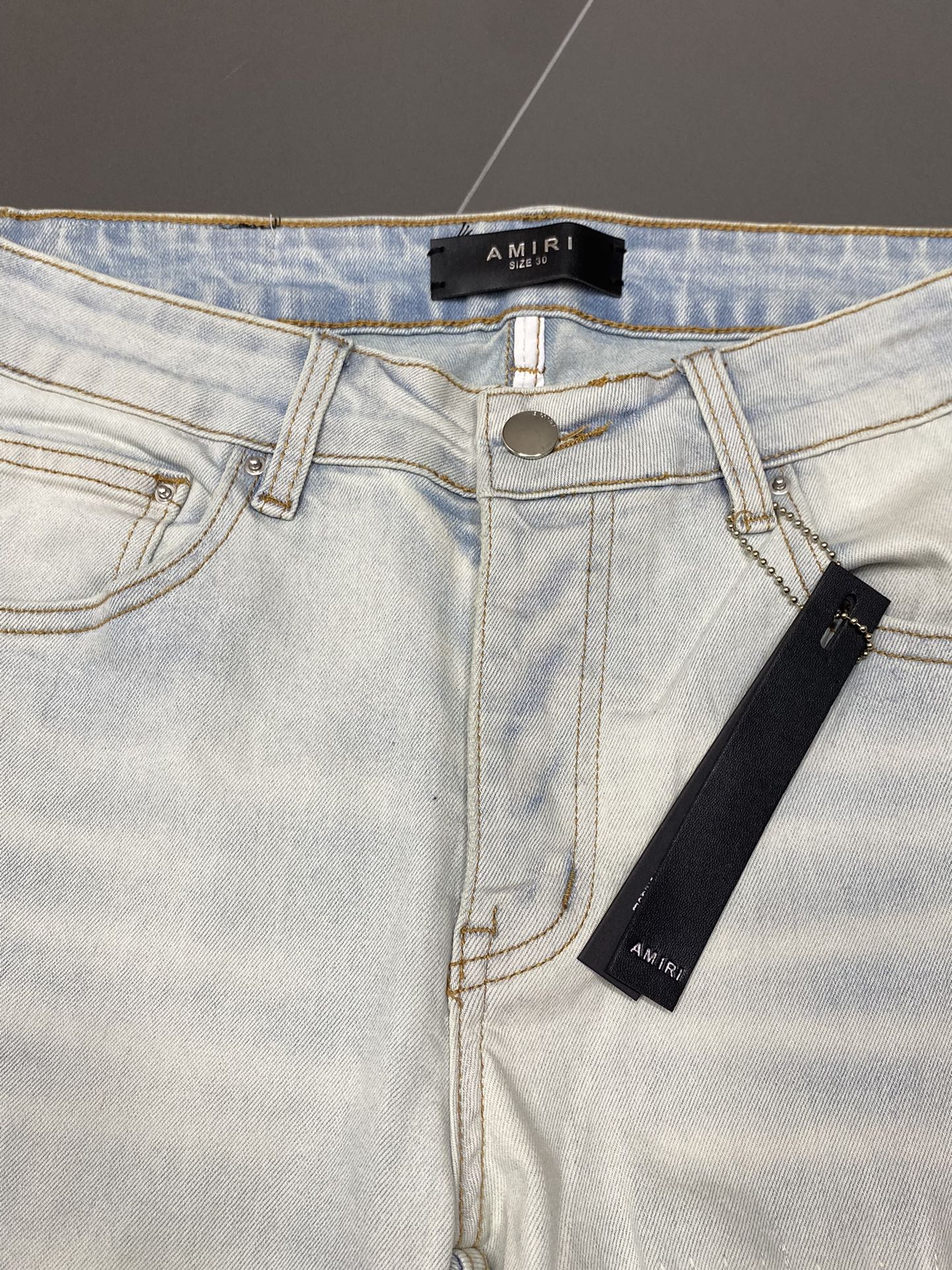  。AMIRI💥独家专供新款休闲牛仔裤 高端版本！专柜 面料 透气舒适度高，细节无可挑剔，品牌元素设计理