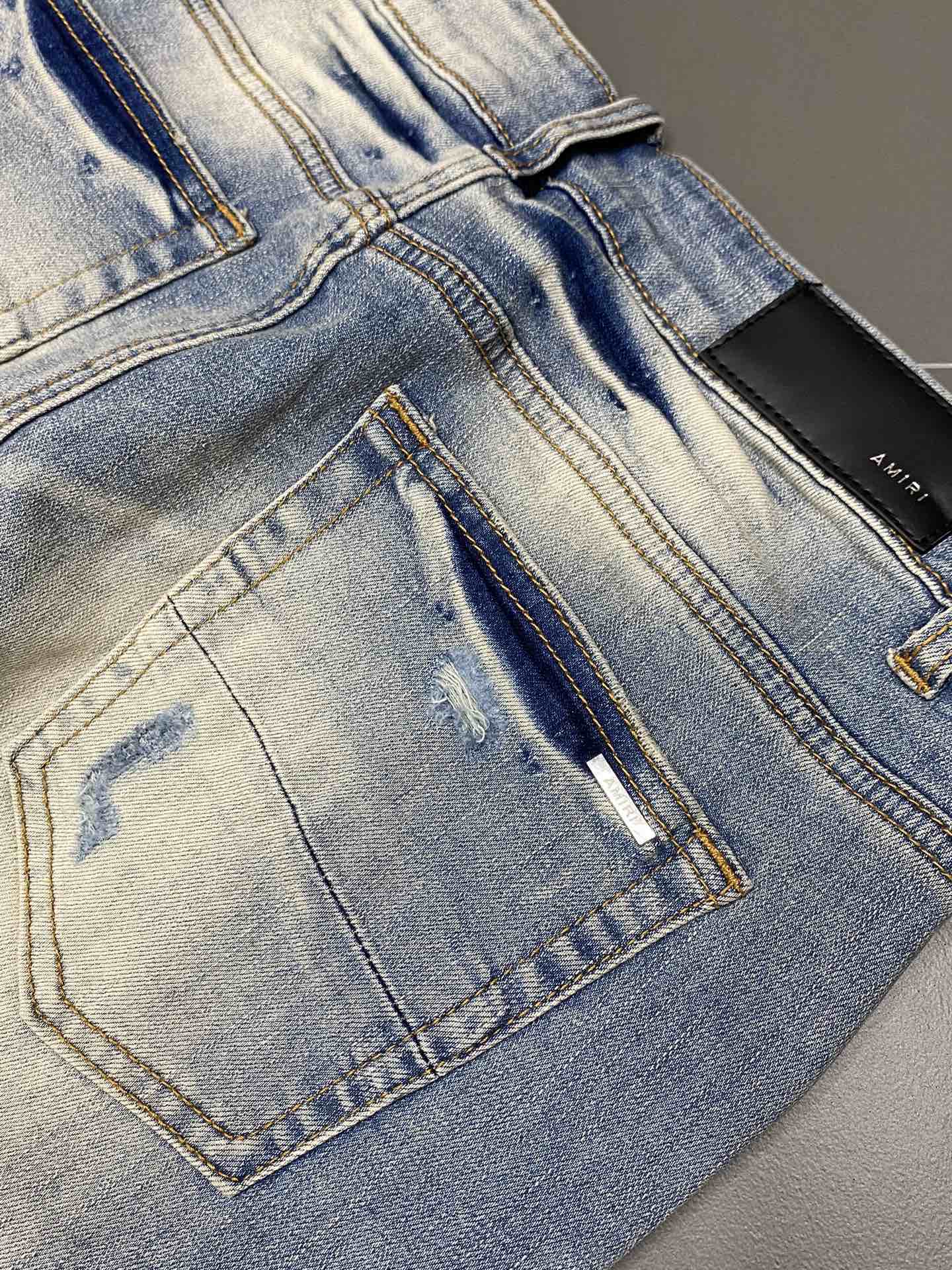  。AMIRI💥独家专供新款休闲牛仔裤 高端版本！专柜 面料 透气舒适度高，细节无可挑剔，品牌元素设计理