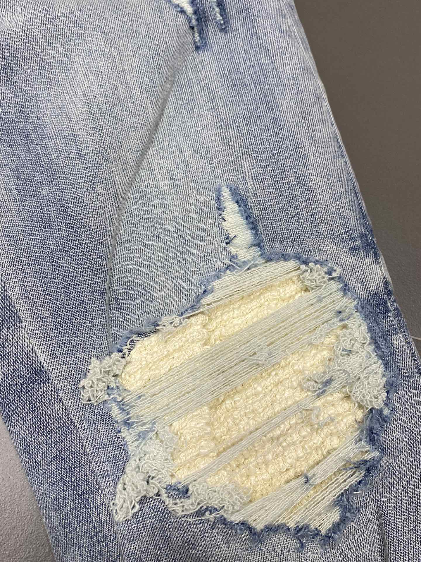  。AMIRI💥独家专供新款休闲牛仔裤 高端版本！专柜 面料 透气舒适度高，细节无可挑剔，品牌元素设计理