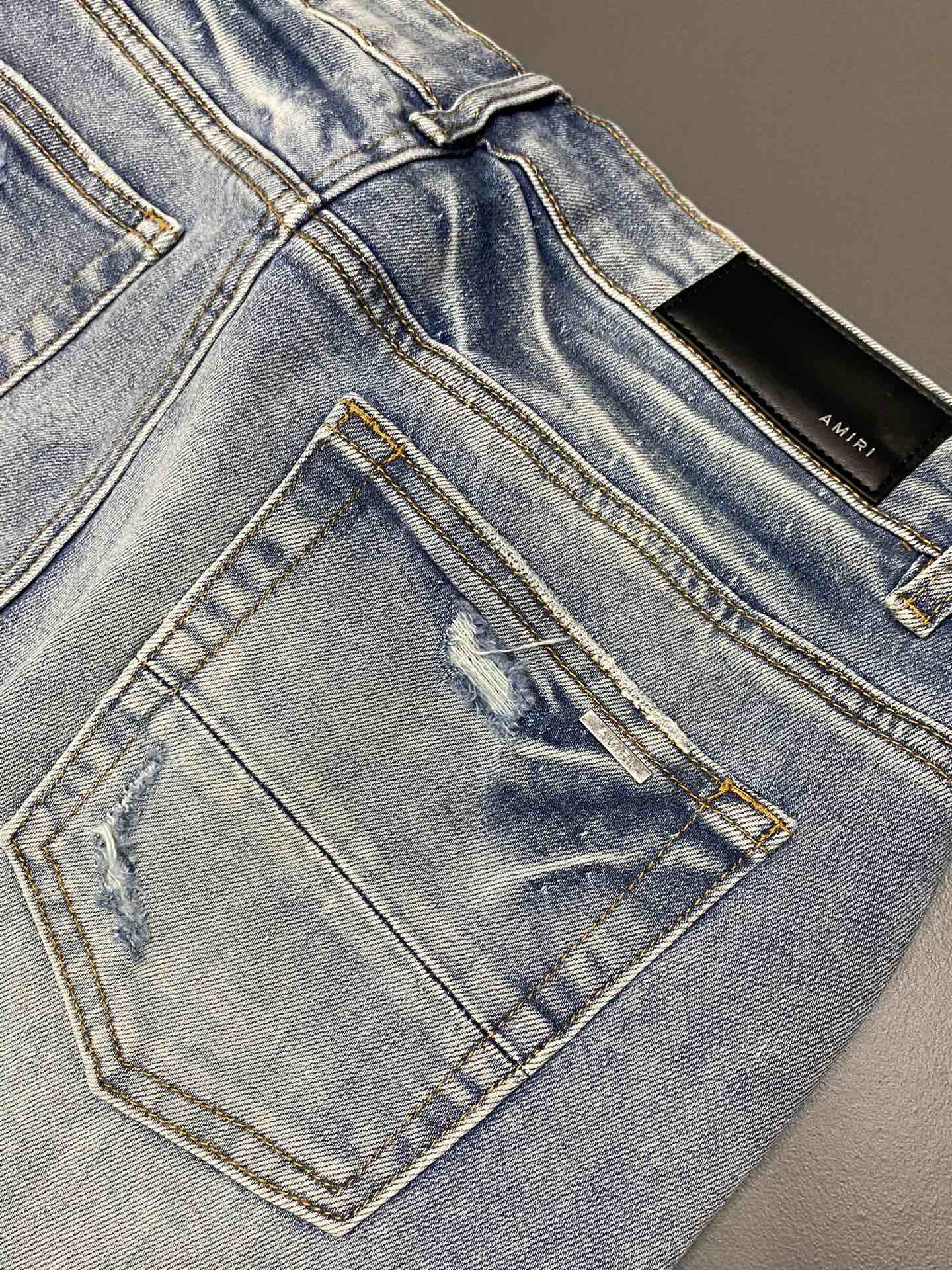  。AMIRI💥独家专供新款休闲牛仔裤 高端版本！专柜 面料 透气舒适度高，细节无可挑剔，品牌元素设计理