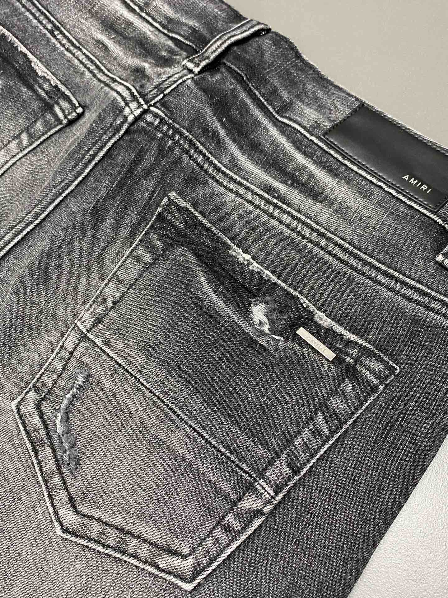  。AMIRI💥独家专供新款休闲牛仔裤 高端版本！专柜 面料 透气舒适度高，细节无可挑剔，品牌元素设计理