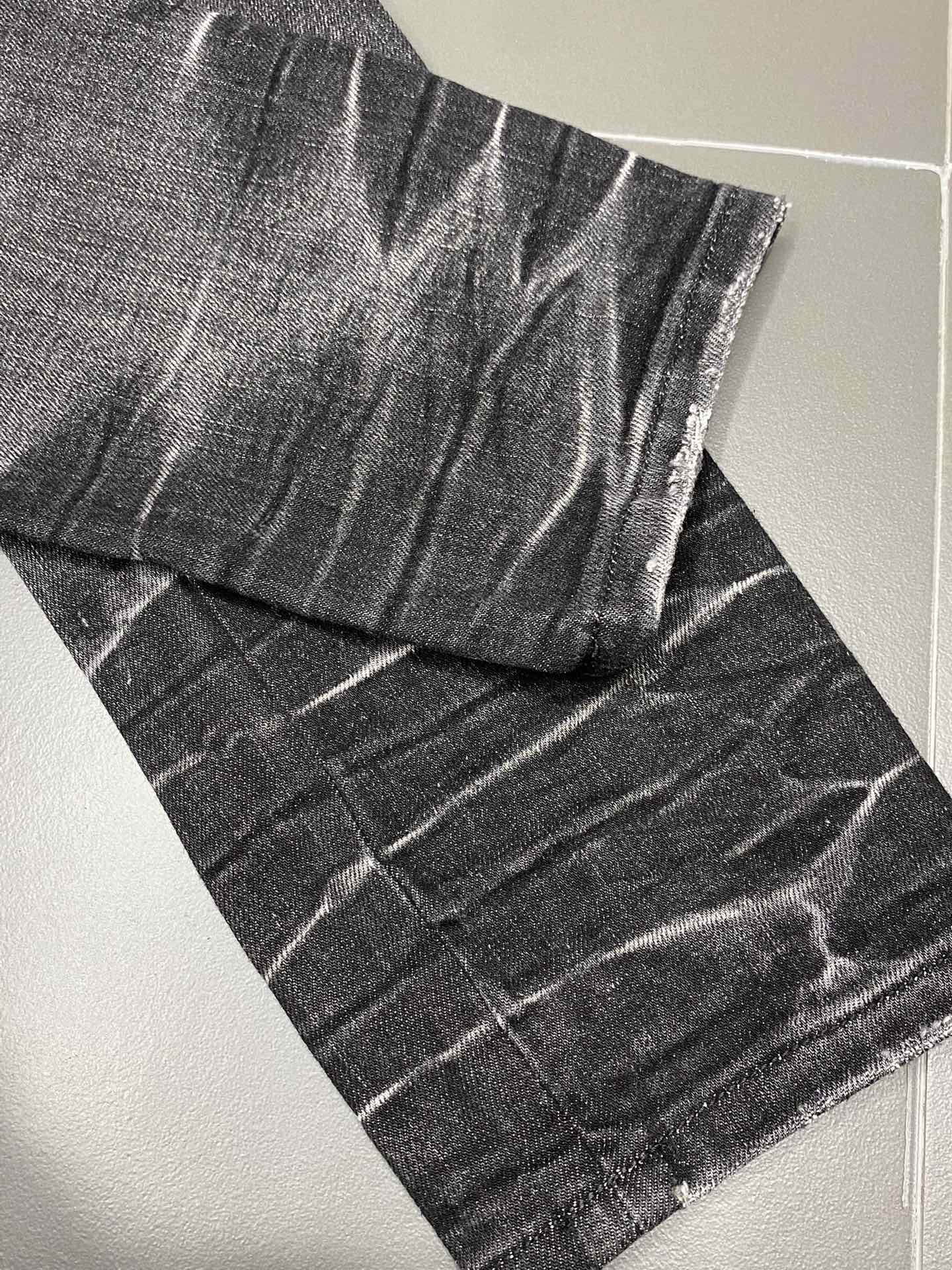  。AMIRI💥独家专供新款休闲牛仔裤 高端版本！专柜 面料 透气舒适度高，细节无可挑剔，品牌元素设计理