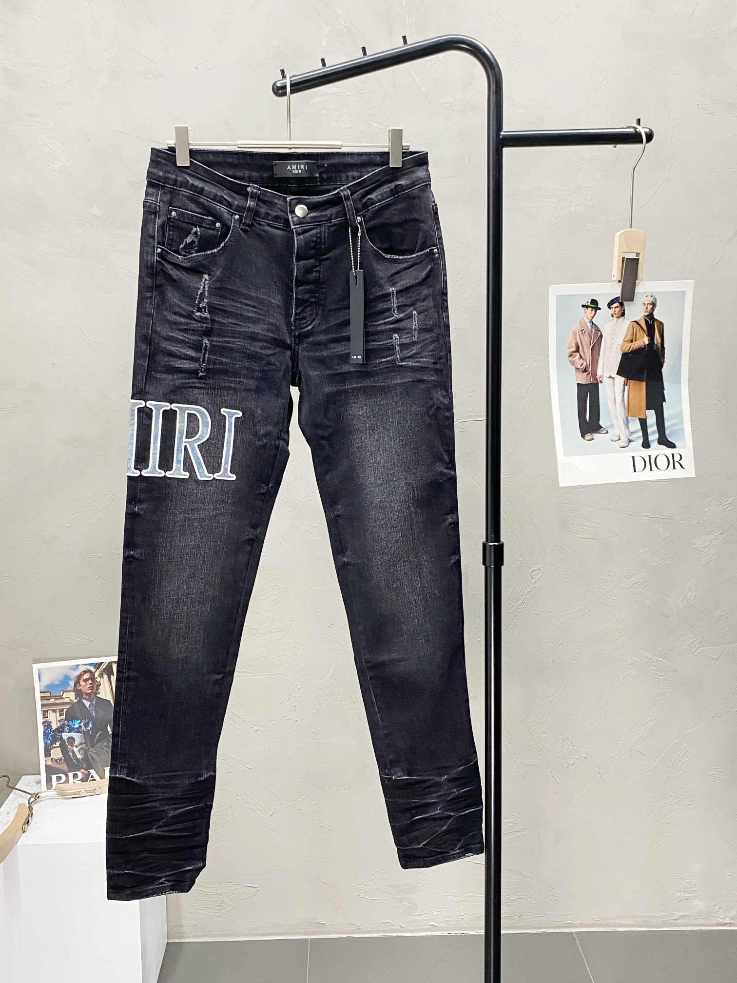  。AMIRI💥独家专供新款休闲牛仔裤 高端版本！专柜 面料 透气舒适度高，细节无可挑剔，品牌元素设计理