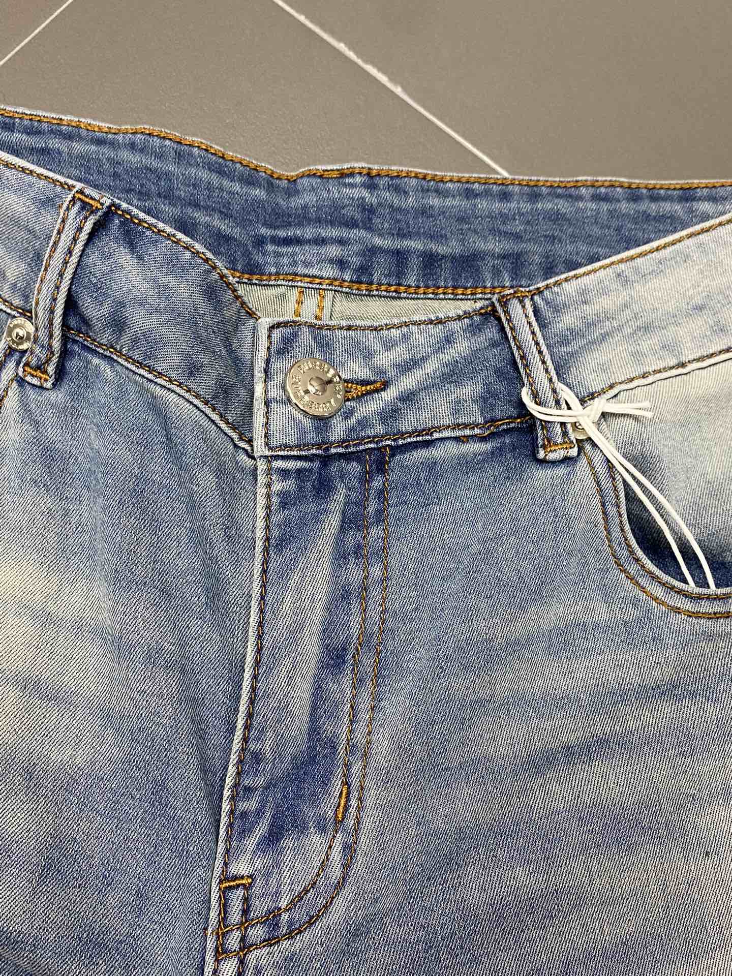  。Burberry巴宝莉💥独家专供新款休闲牛仔裤 高端版本！专柜 面料 透气舒适度高，细节无可挑剔，品