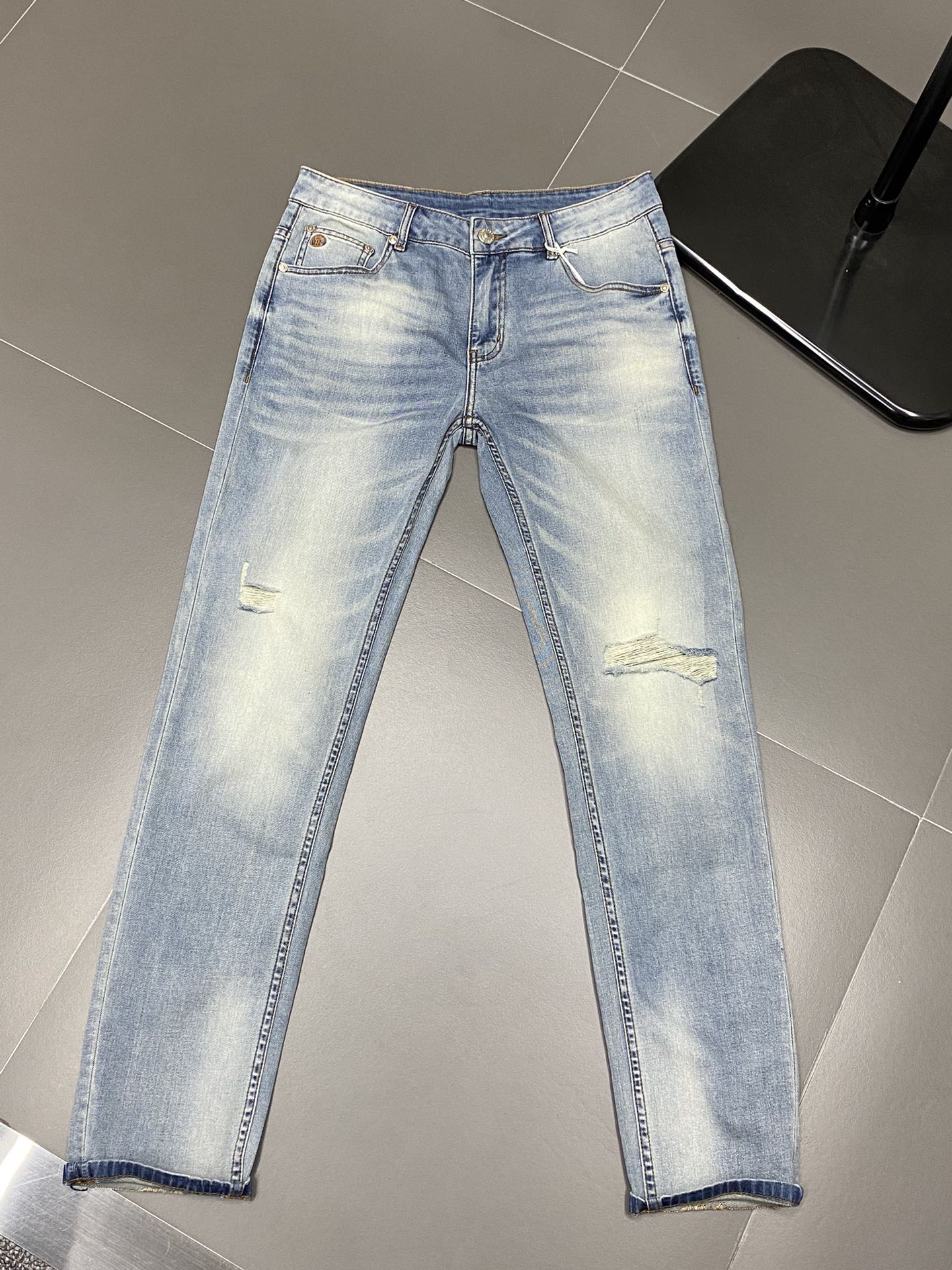  。Burberry巴宝莉💥独家专供新款休闲牛仔裤 高端版本！专柜 面料 透气舒适度高，细节无可挑剔，品