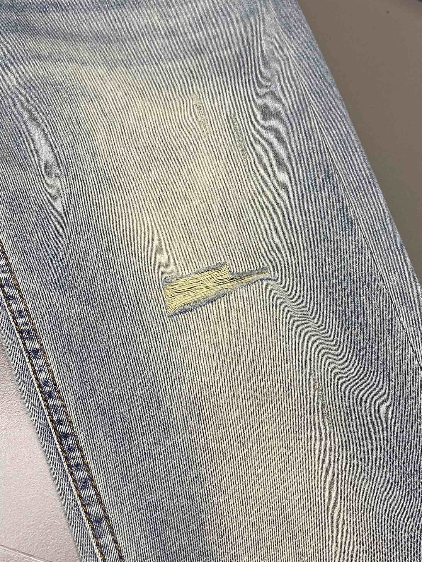  。Loewe罗意威💥独家专供新款休闲牛仔裤 高端版本！专柜 面料 透气舒适度高，细节无可挑剔，品牌元素