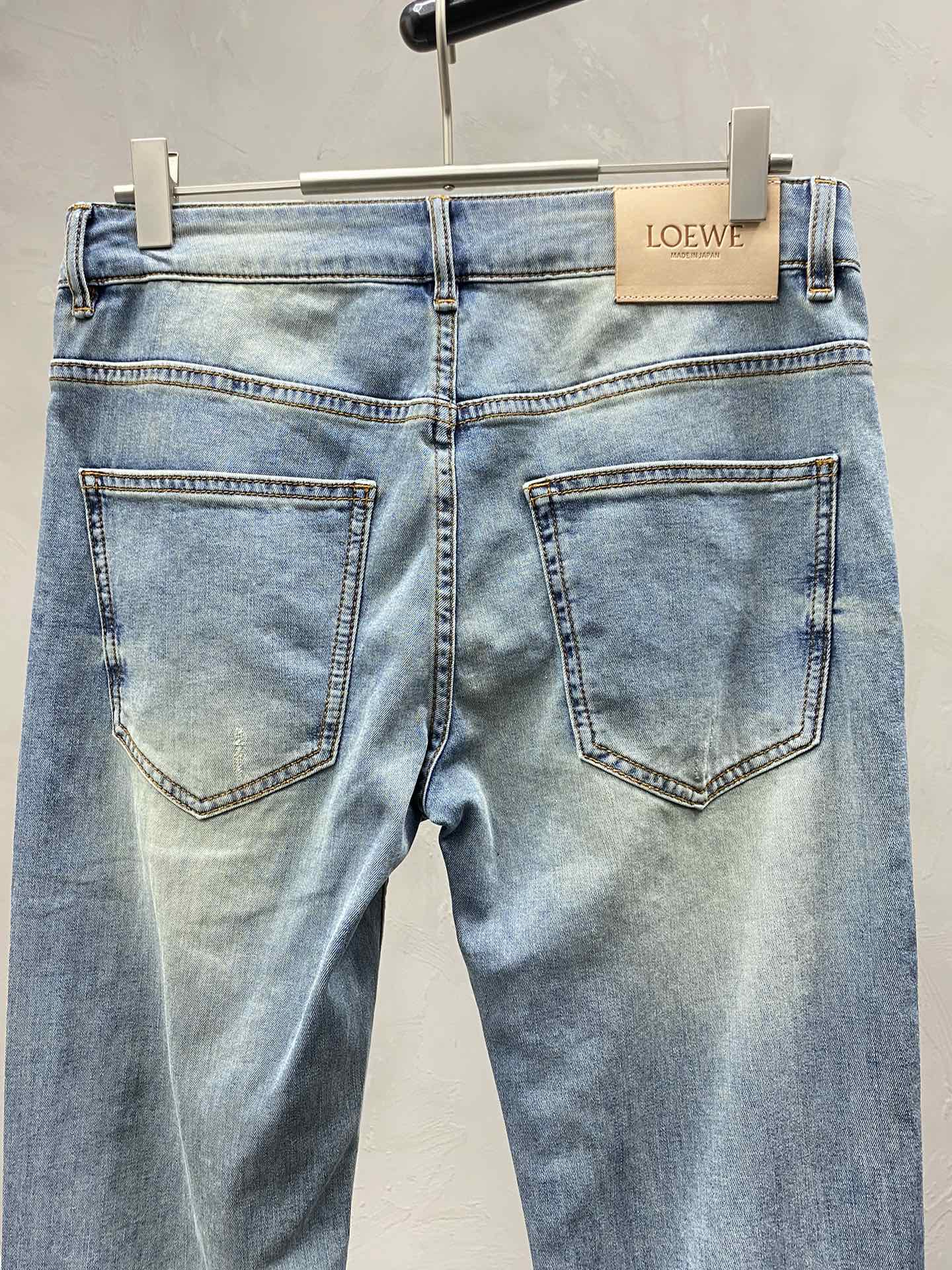  。Loewe罗意威💥独家专供新款休闲牛仔裤 高端版本！专柜 面料 透气舒适度高，细节无可挑剔，品牌元素