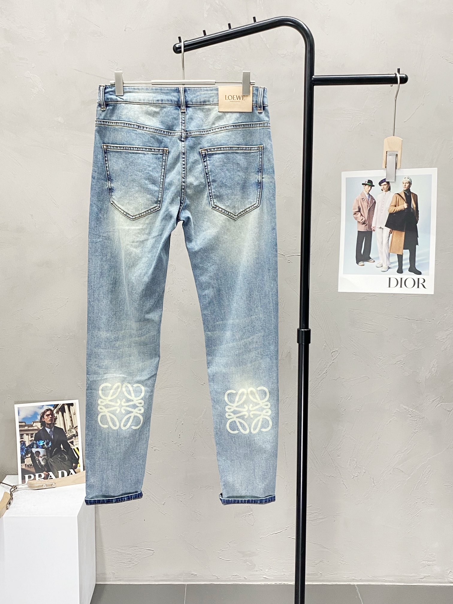  。Loewe罗意威💥独家专供新款休闲牛仔裤 高端版本！专柜 面料 透气舒适度高，细节无可挑剔，品牌元素