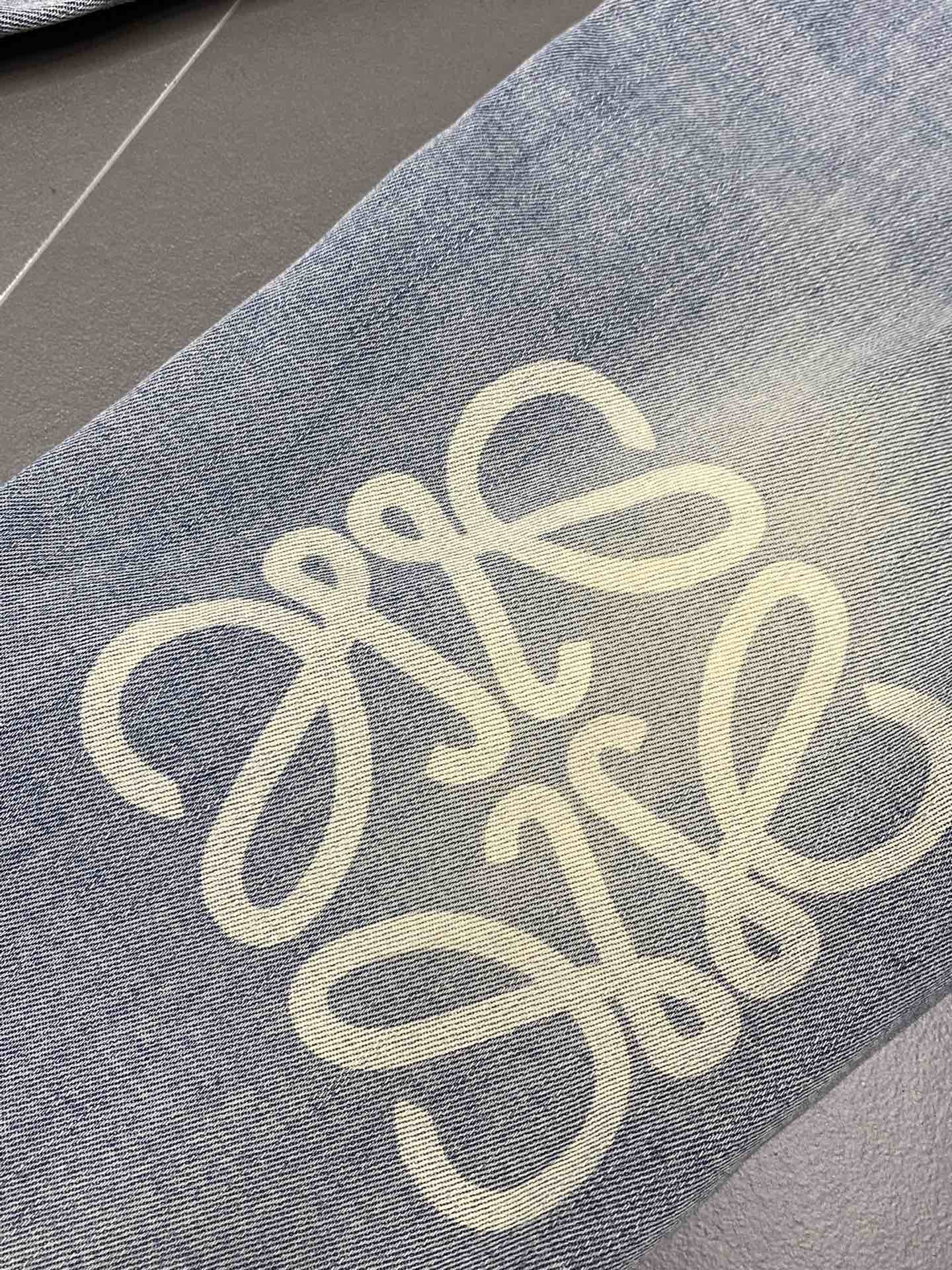  。Loewe罗意威💥独家专供新款休闲牛仔裤 高端版本！专柜 面料 透气舒适度高，细节无可挑剔，品牌元素