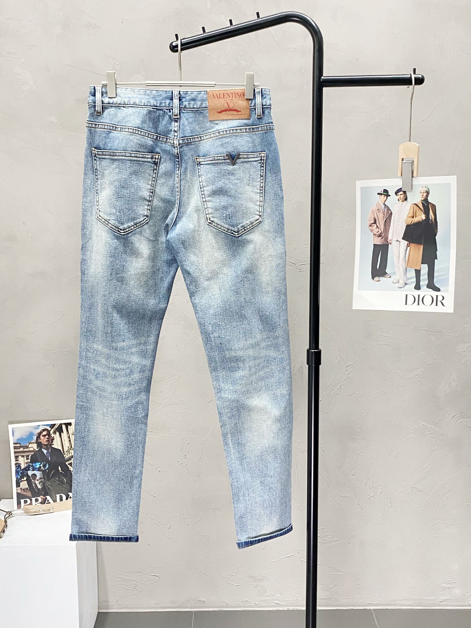  。Valentino华伦天奴💥独家专供新款休闲牛仔裤 高端版本！专柜 面料 透气舒适度高，细节无可挑剔