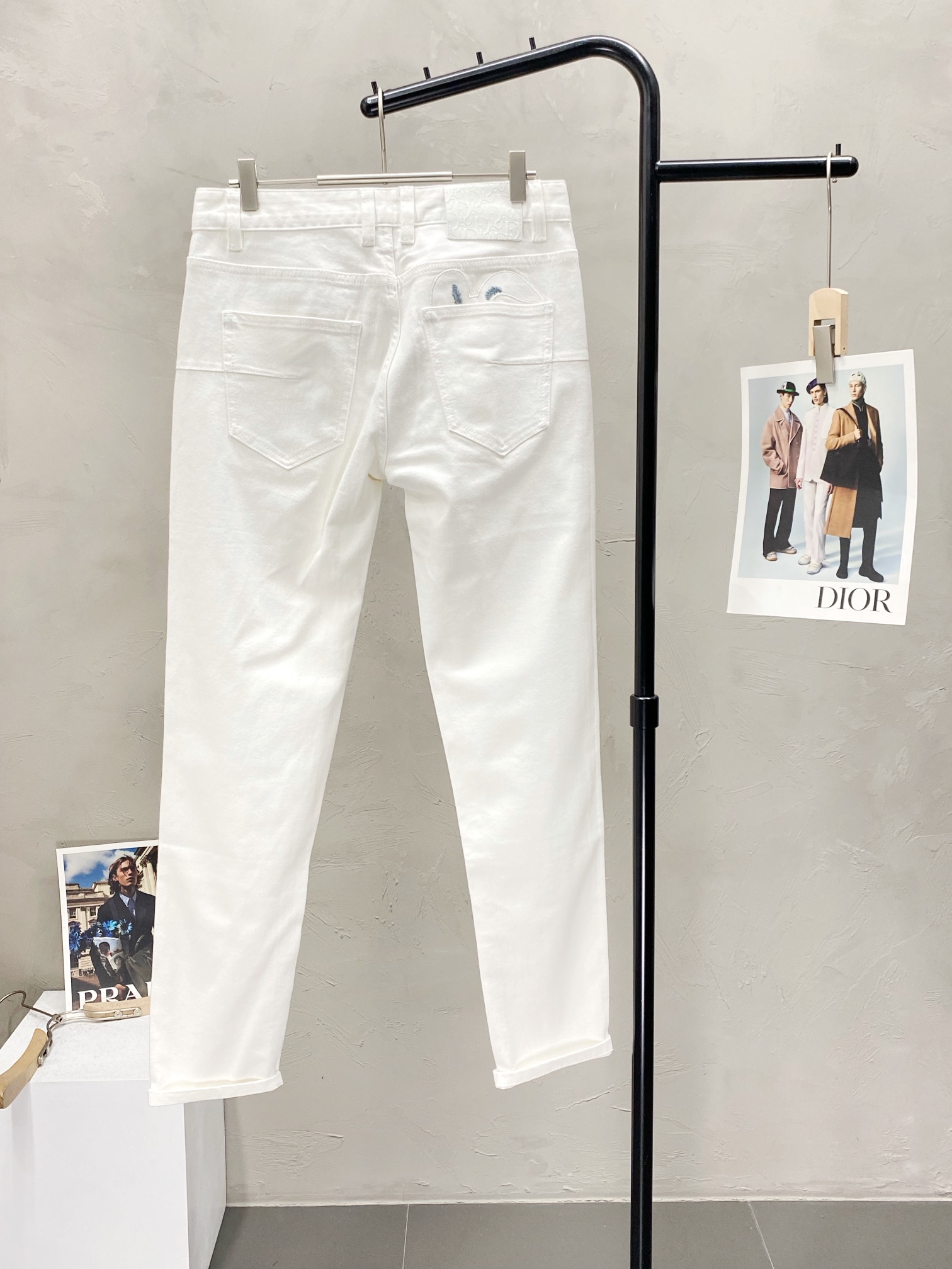  。Dior迪奥💥独家专供新款休闲牛仔裤 高端版本！专柜 面料 透气舒适度高，细节无可挑剔，品牌元素设计