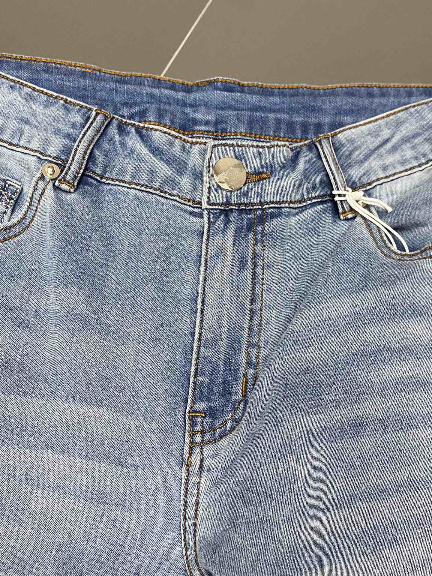  。Dior迪奥💥独家专供新款休闲牛仔裤 高端版本！专柜 面料 透气舒适度高，细节无可挑剔，品牌元素设计