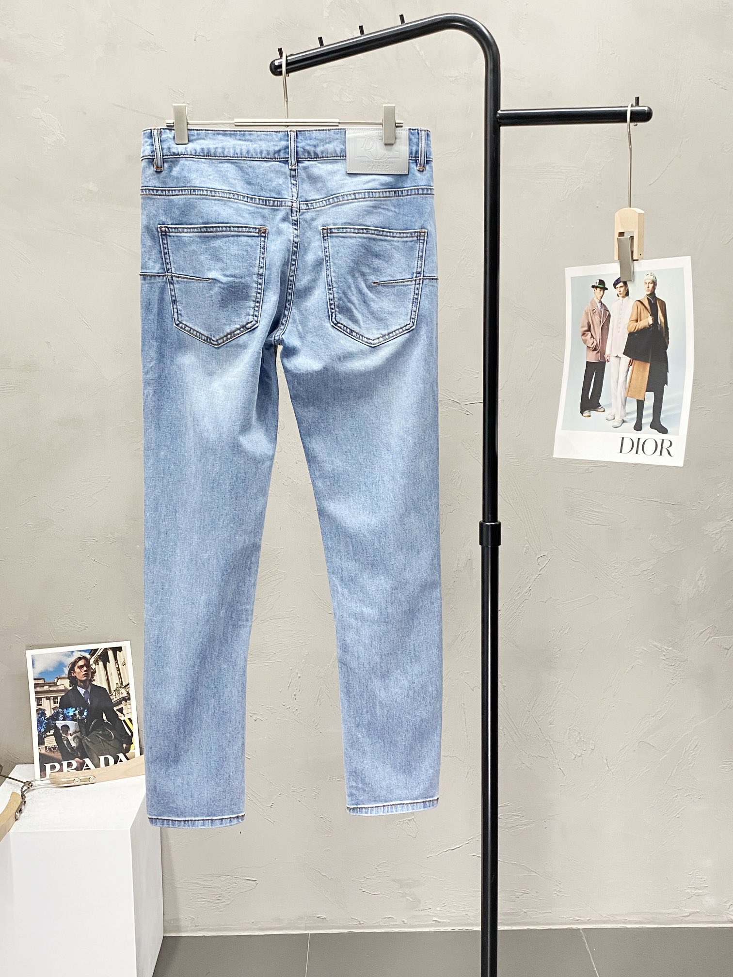  。Dior迪奥💥独家专供新款休闲牛仔裤 高端版本！专柜 面料 透气舒适度高，细节无可挑剔，品牌元素设计