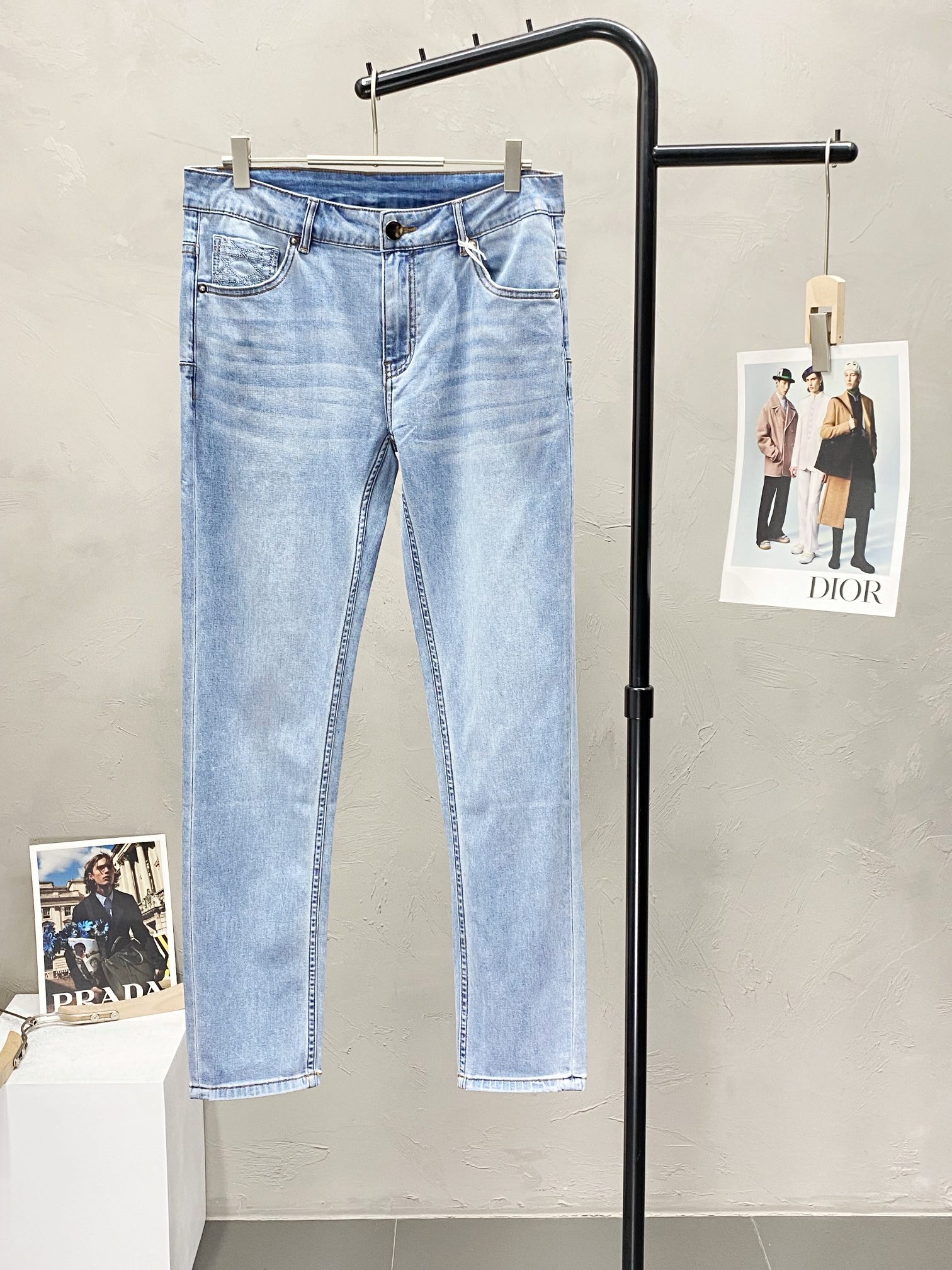  。Dior迪奥💥独家专供新款休闲牛仔裤 高端版本！专柜 面料 透气舒适度高，细节无可挑剔，品牌元素设计