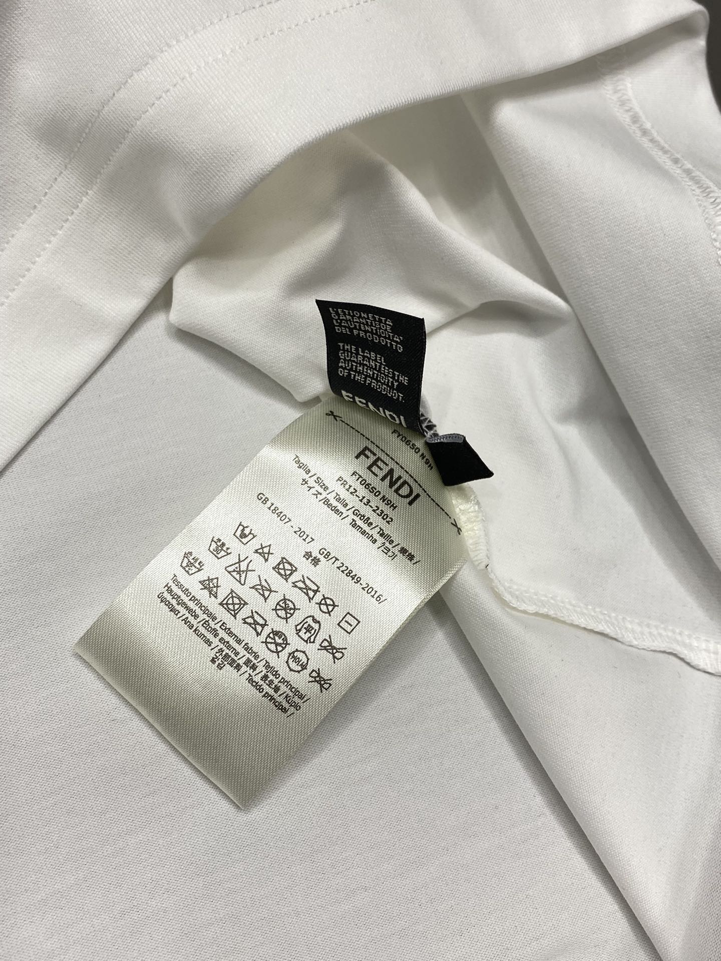  。FENDI芬迪💥独家专供新款原单男士休闲短袖 高端  高版本 时尚百搭爆款⚠️⚠️✨✨进口面料 手感