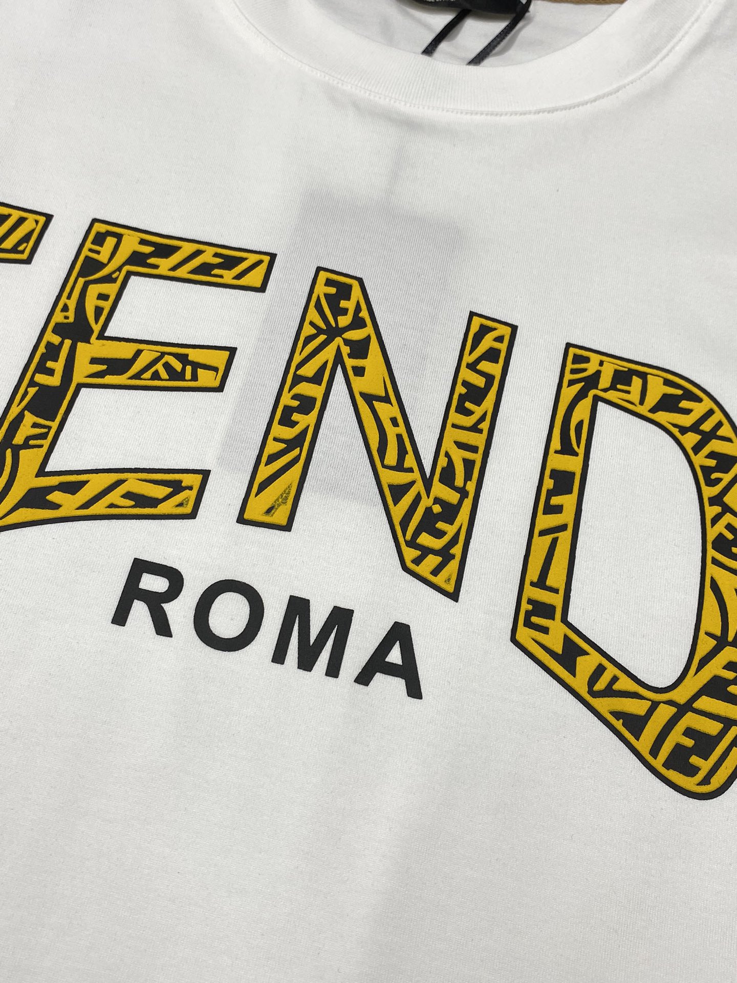  。FENDI芬迪💥独家专供新款原单男士休闲短袖 高端  高版本 时尚百搭爆款⚠️⚠️✨✨进口面料 手感