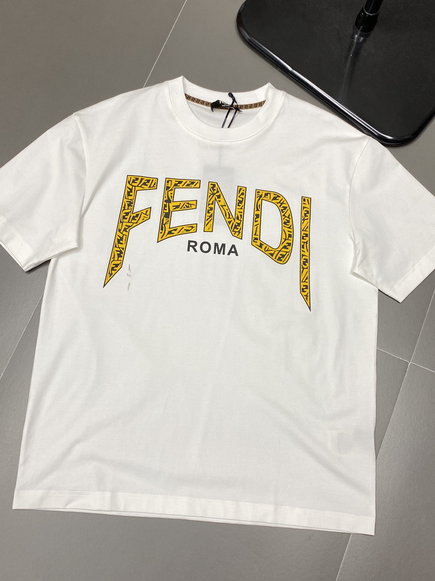  。FENDI芬迪💥独家专供新款原单男士休闲短袖 高端  高版本 时尚百搭爆款⚠️⚠️✨✨进口面料 手感