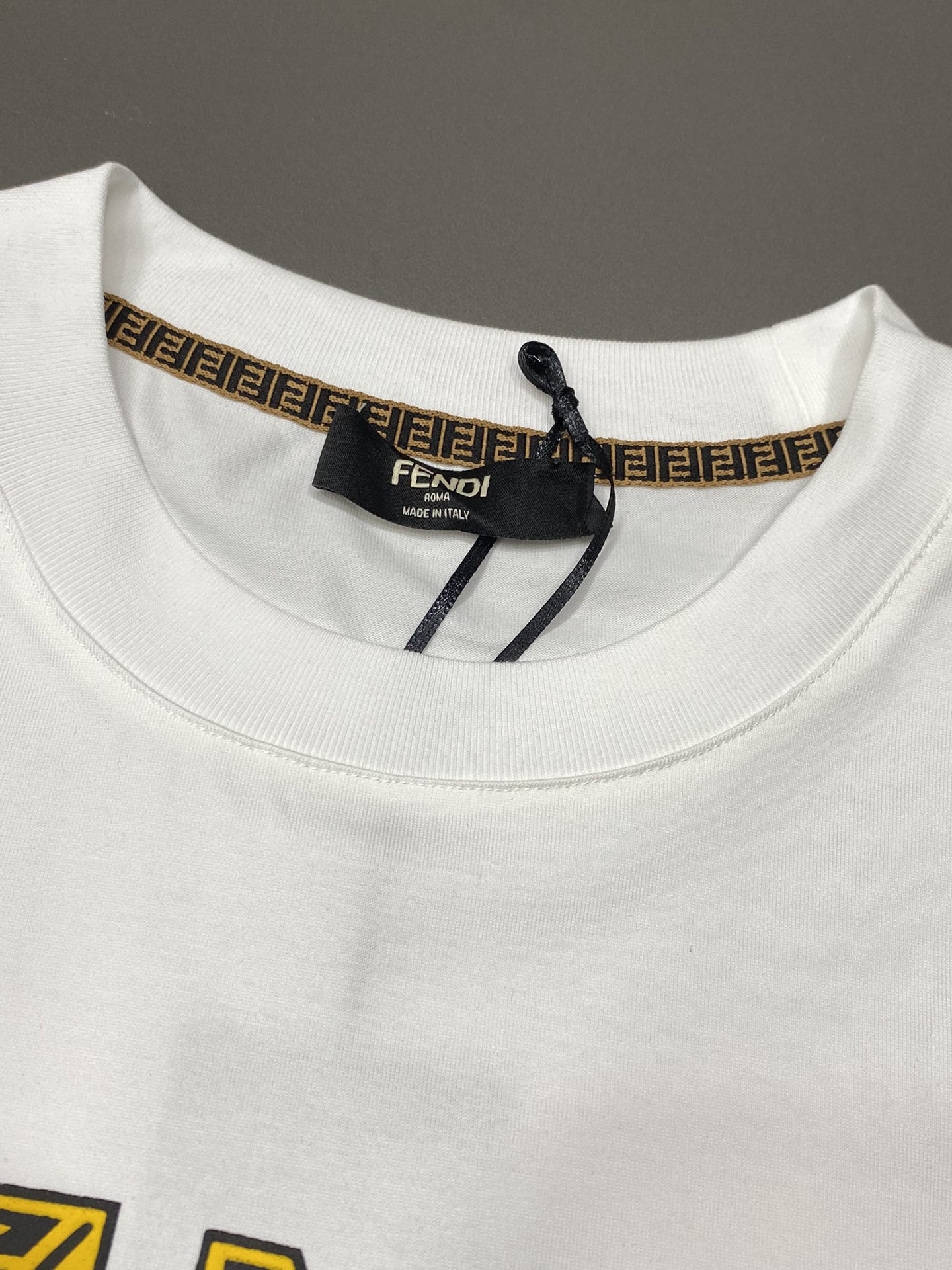  。FENDI芬迪💥独家专供新款原单男士休闲短袖 高端  高版本 时尚百搭爆款⚠️⚠️✨✨进口面料 手感