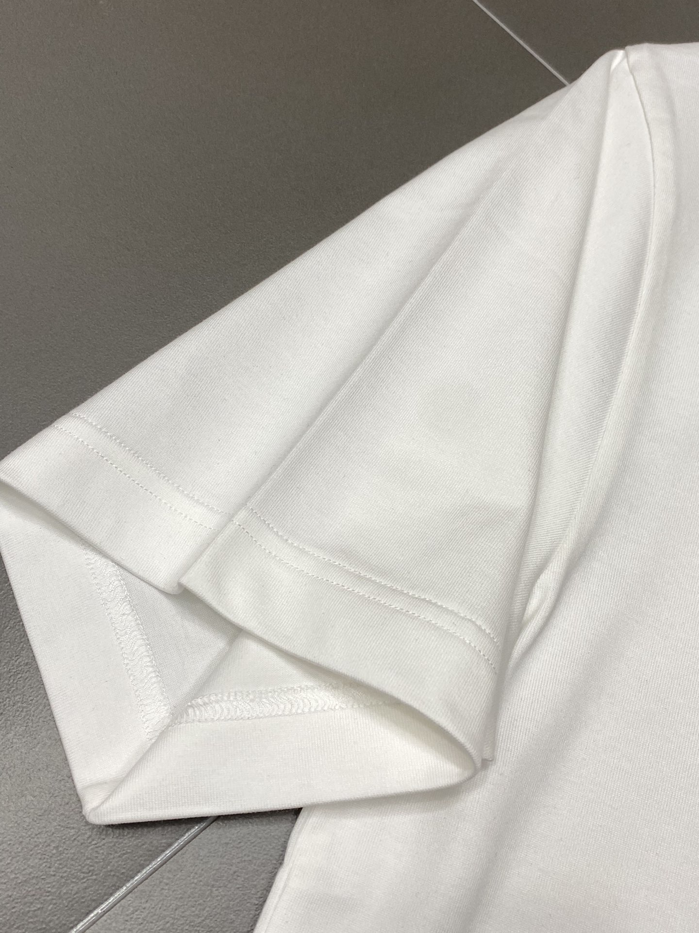  。FENDI芬迪💥独家专供新款原单男士休闲短袖 高端  高版本 时尚百搭爆款⚠️⚠️✨✨进口面料 手感