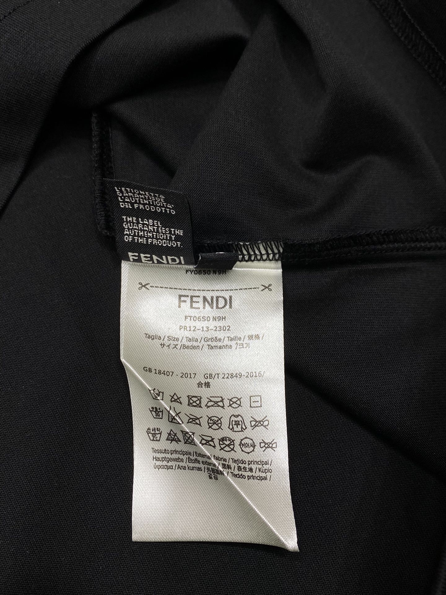  。FENDI芬迪💥独家专供新款原单男士休闲短袖 高端  高版本 时尚百搭爆款⚠️⚠️✨✨进口面料 手感