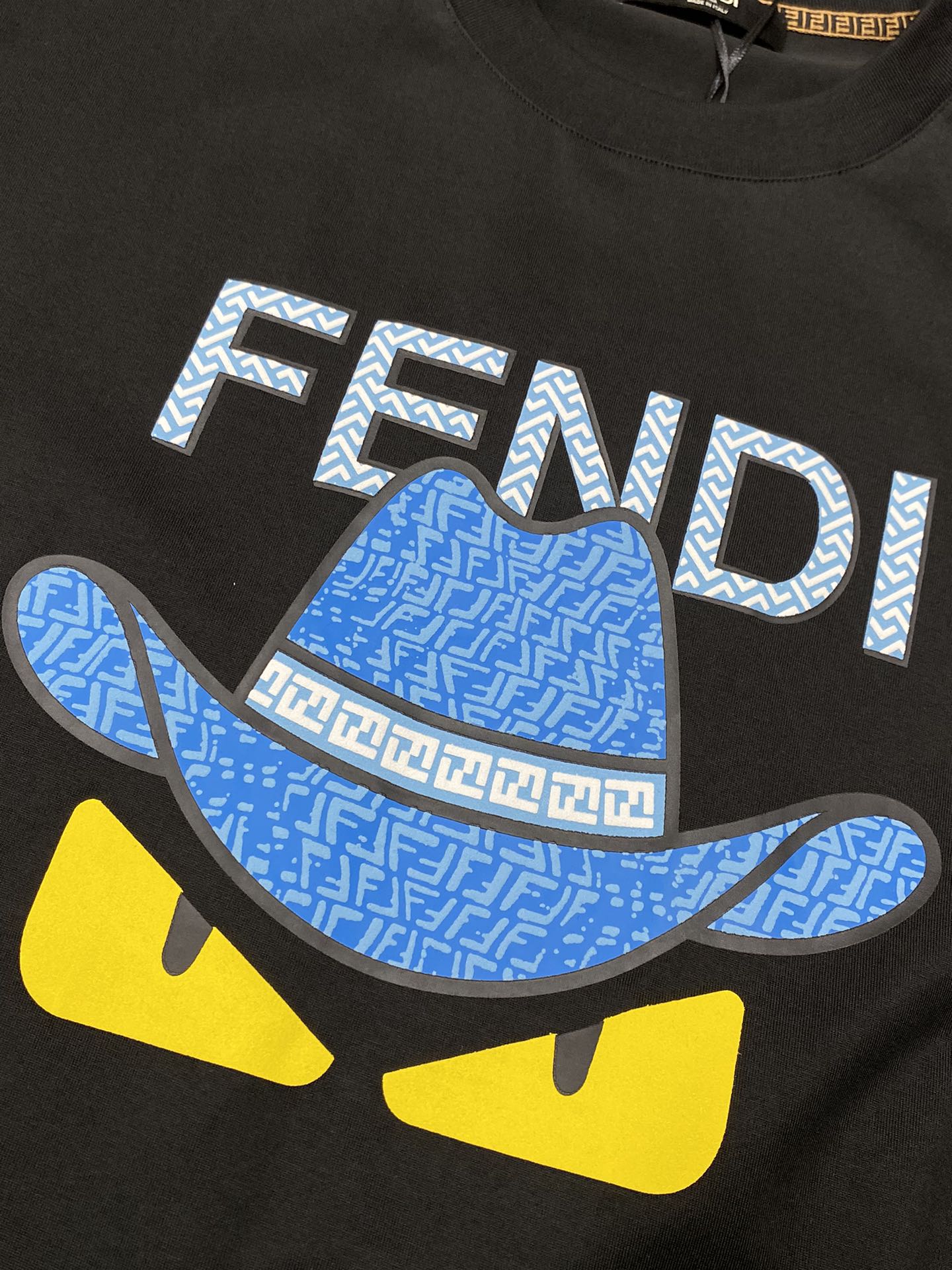  。FENDI芬迪💥独家专供新款原单男士休闲短袖 高端  高版本 时尚百搭爆款⚠️⚠️✨✨进口面料 手感