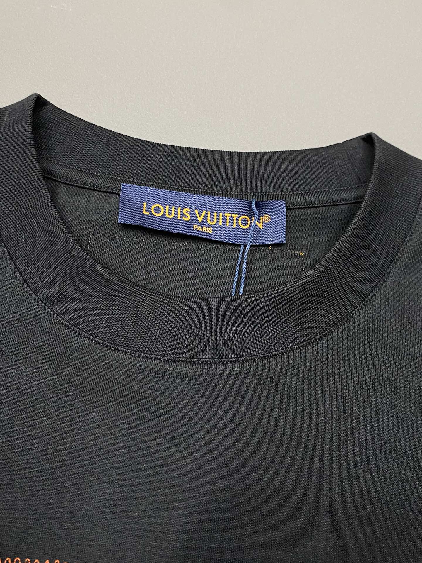  。Louis Vuitton路易威登💥独家专供新款原单男士休闲短袖 高端  高版本 时尚百搭爆款⚠️⚠