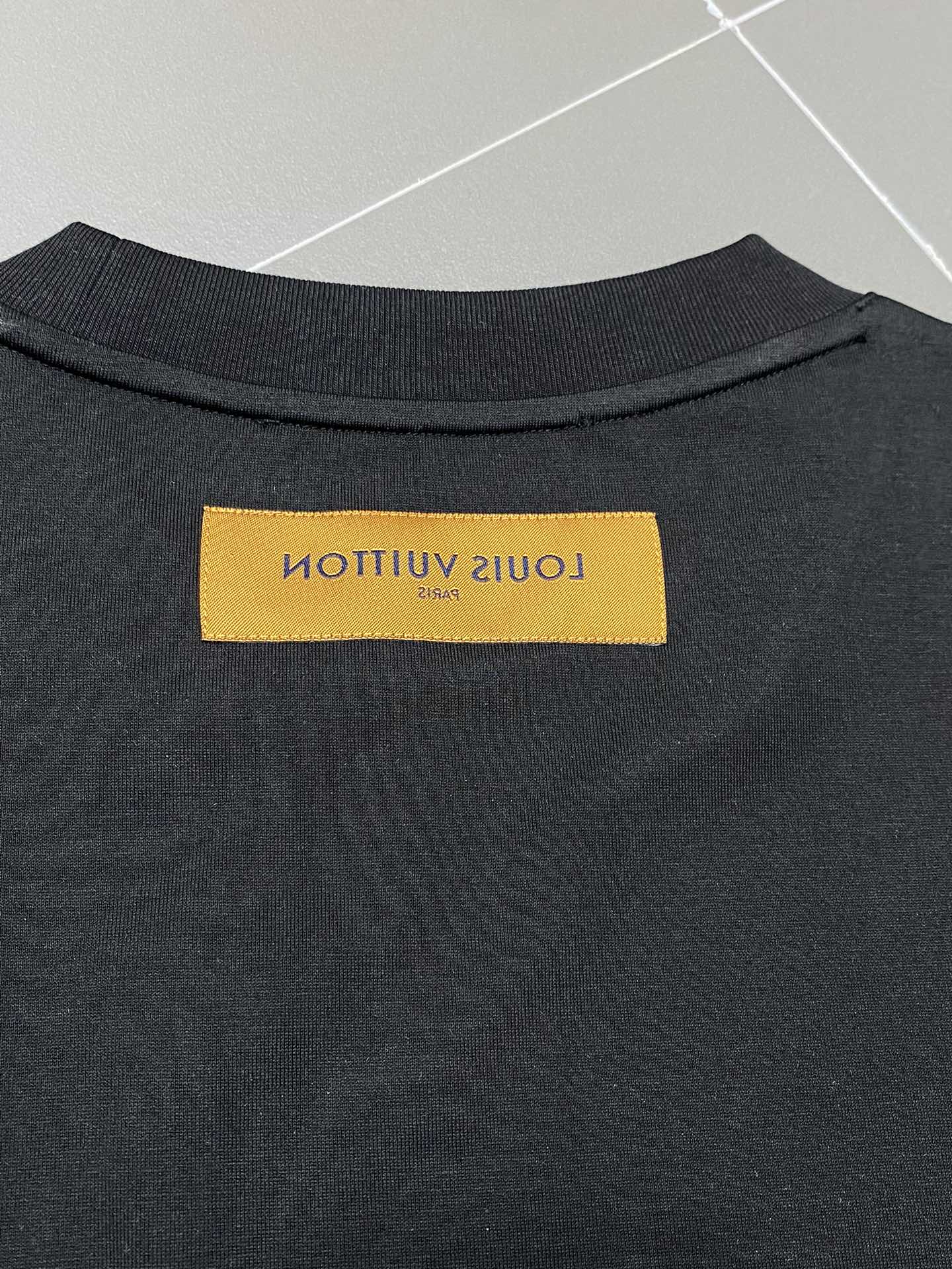  。Louis Vuitton路易威登💥独家专供新款原单男士休闲短袖 高端  高版本 时尚百搭爆款⚠️⚠