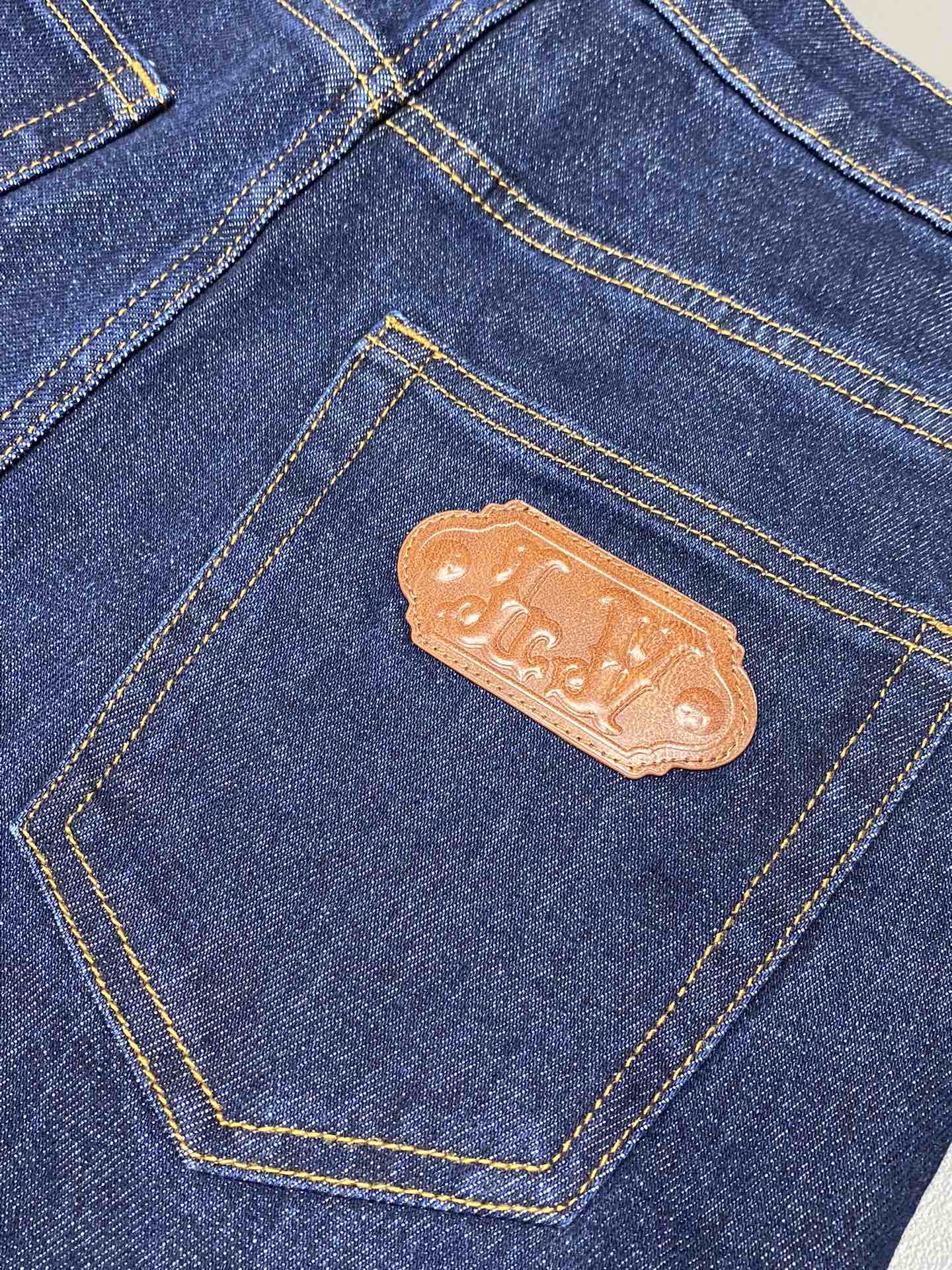    。Louis Vuitton路易威登💥独家专供新款春夏牛仔裤 高端版本！专柜 面料 透气舒适度高，