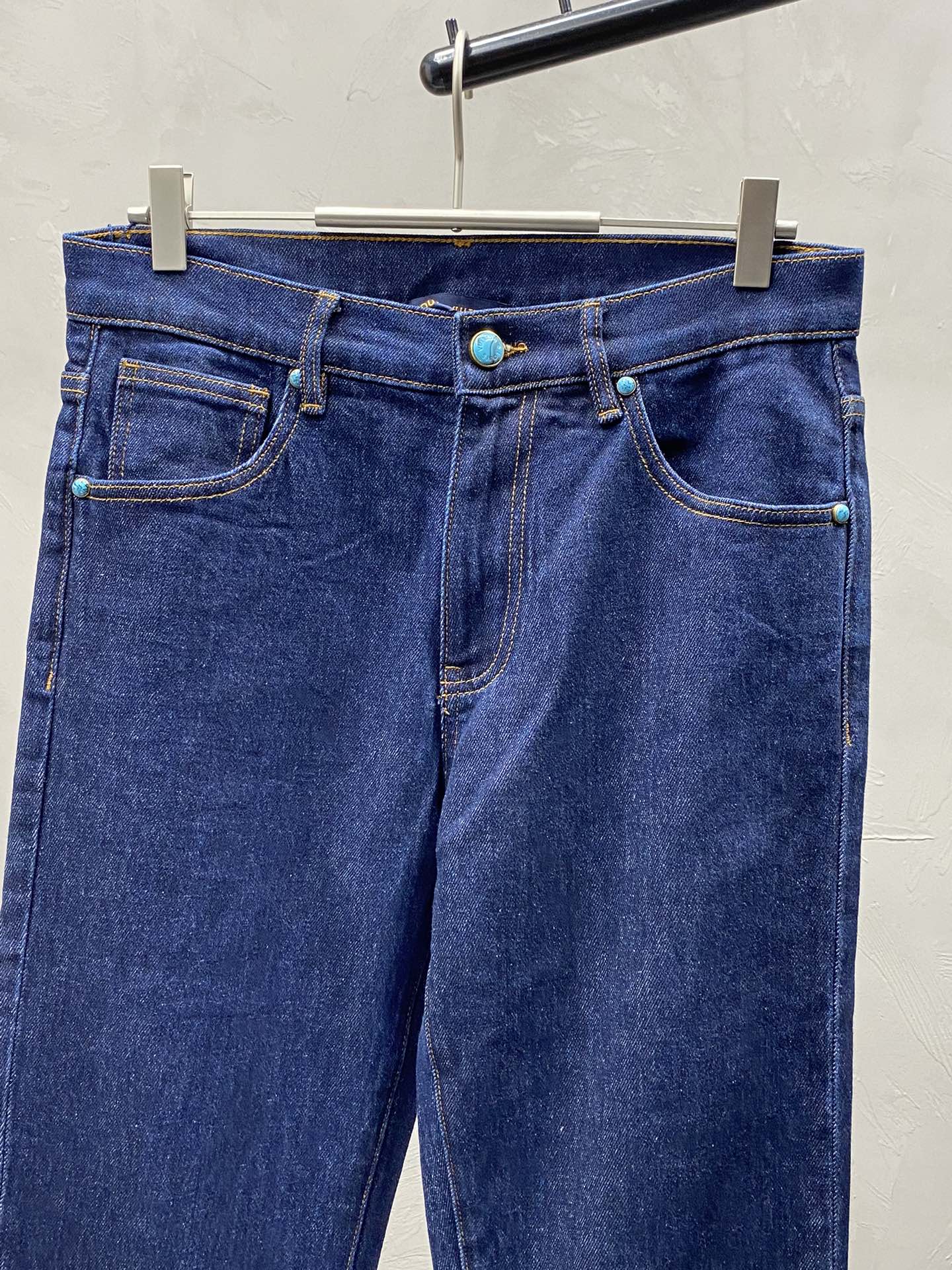    。Louis Vuitton路易威登💥独家专供新款春夏牛仔裤 高端版本！专柜 面料 透气舒适度高，