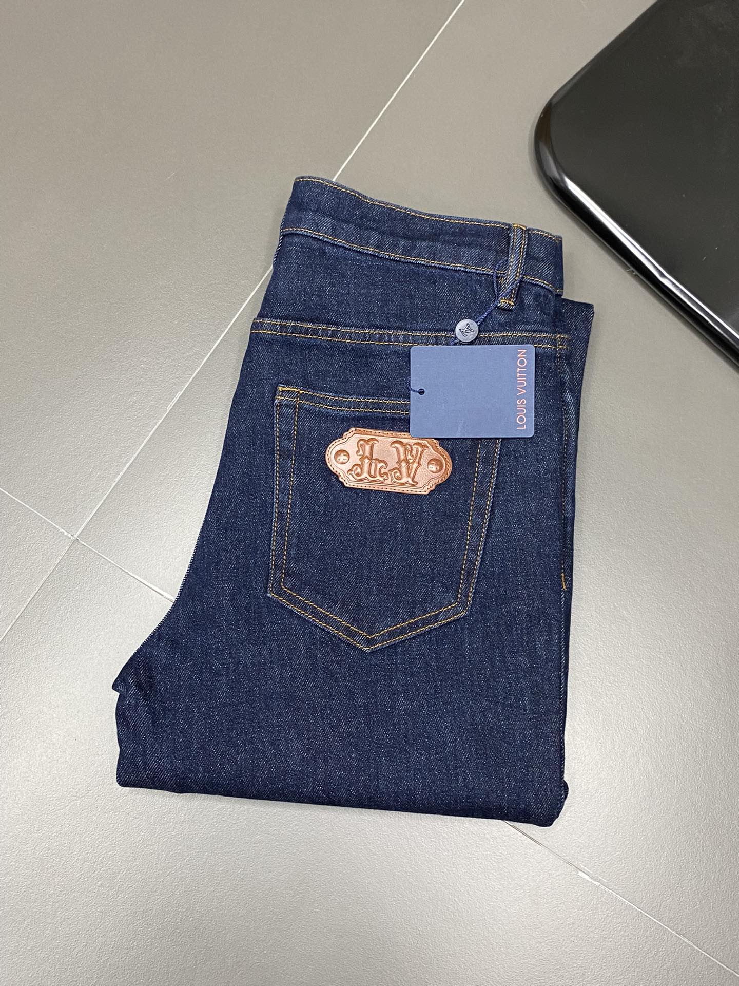    。Louis Vuitton路易威登💥独家专供新款春夏牛仔裤 高端版本！专柜 面料 透气舒适度高，
