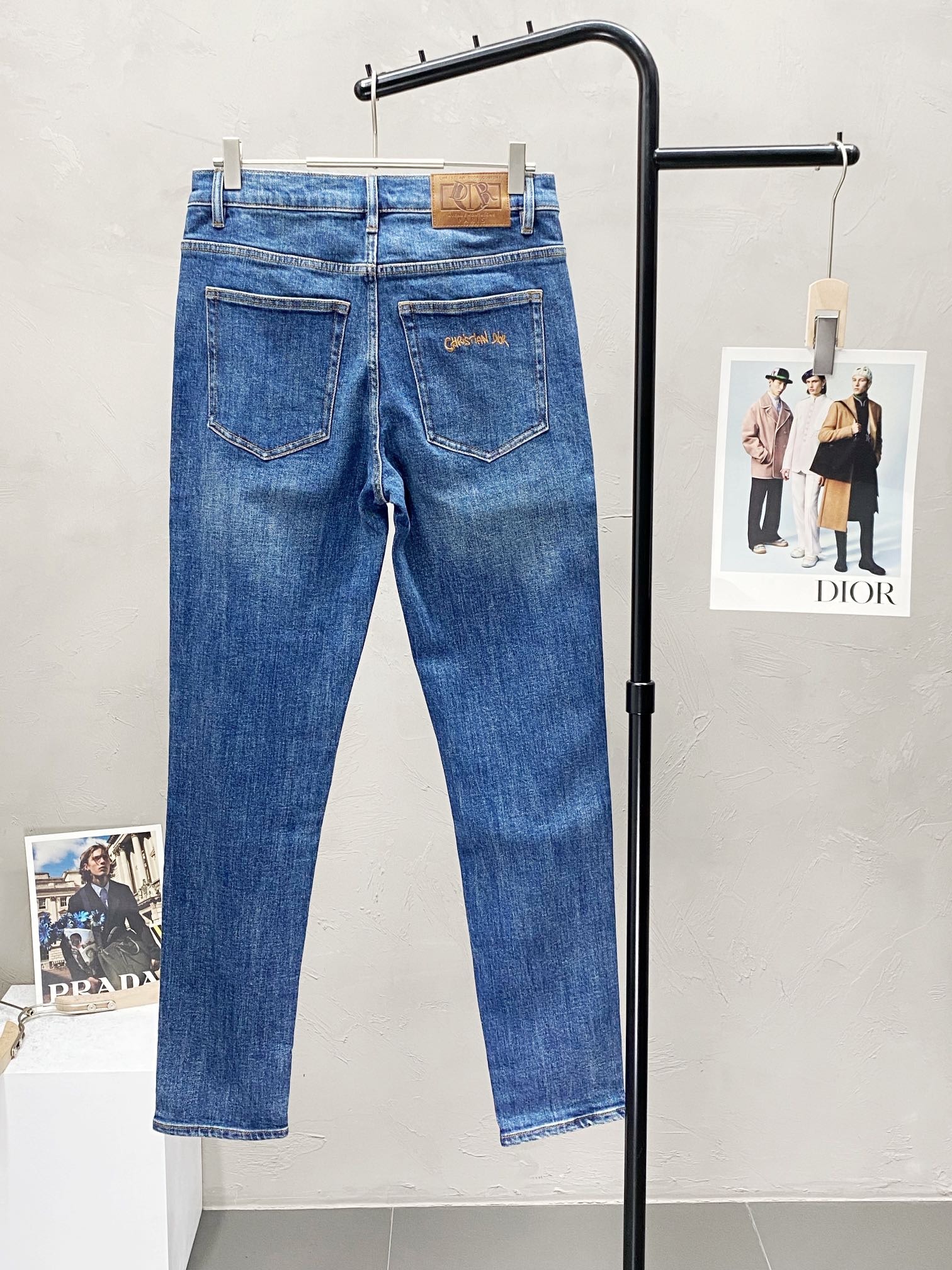    。Dior迪奥💥独家专供新款春夏牛仔裤 高端版本！专柜 面料 透气舒适度高，细节无可挑剔，品牌元素