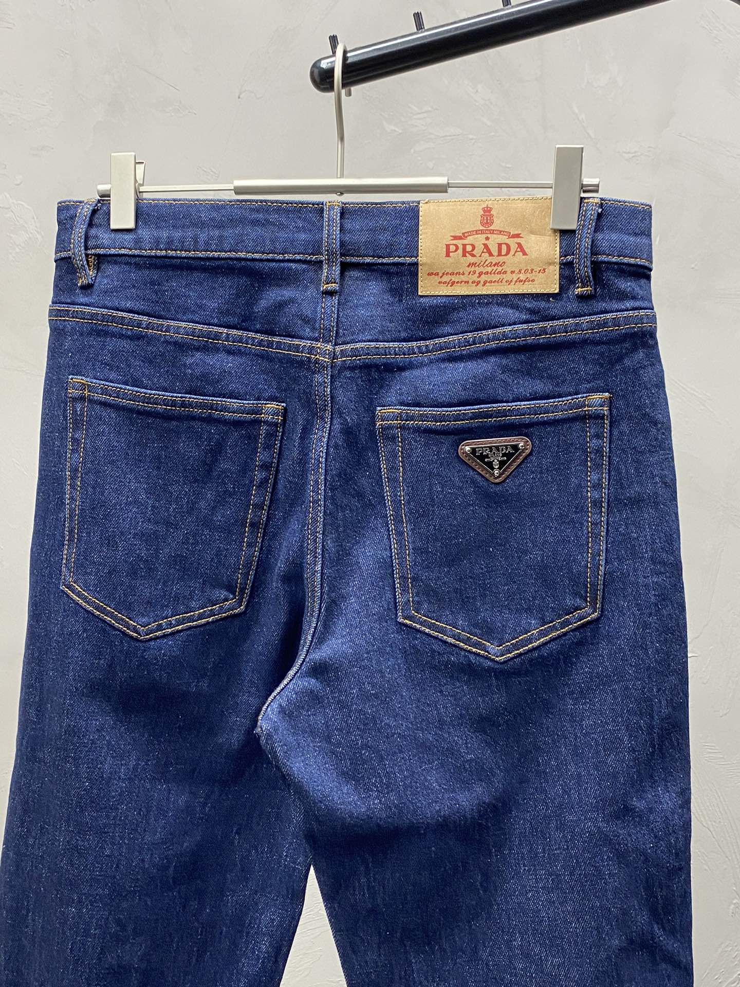    。Prada普拉达💥独家专供新款春夏牛仔裤 高端版本！专柜 面料 透气舒适度高，细节无可挑剔，品牌