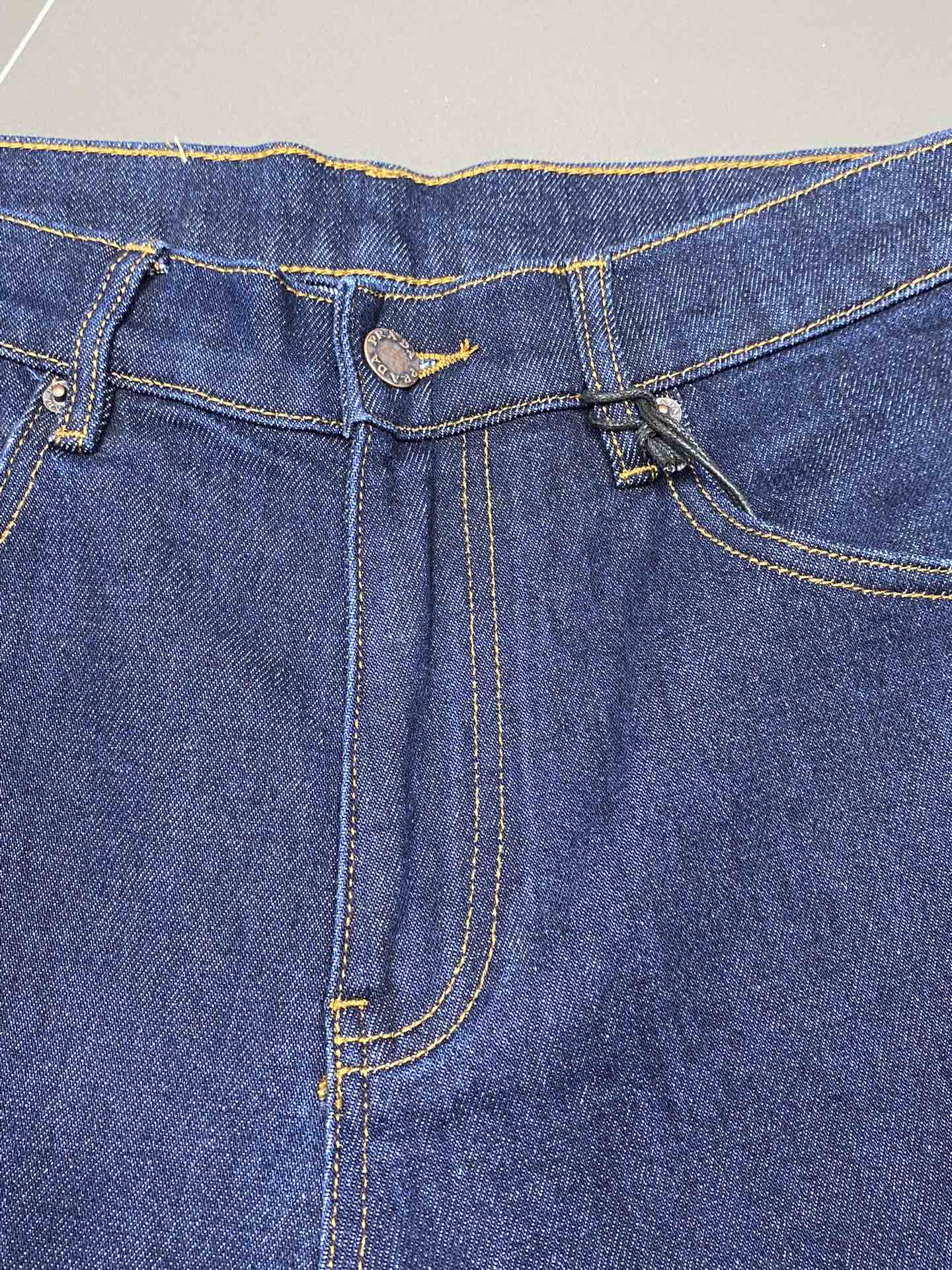    。Prada普拉达💥独家专供新款春夏牛仔裤 高端版本！专柜 面料 透气舒适度高，细节无可挑剔，品牌