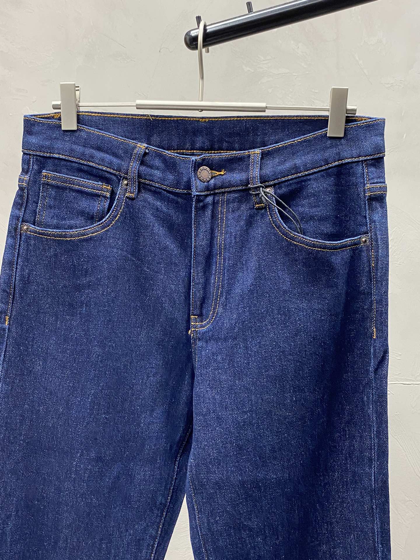    。Prada普拉达💥独家专供新款春夏牛仔裤 高端版本！专柜 面料 透气舒适度高，细节无可挑剔，品牌