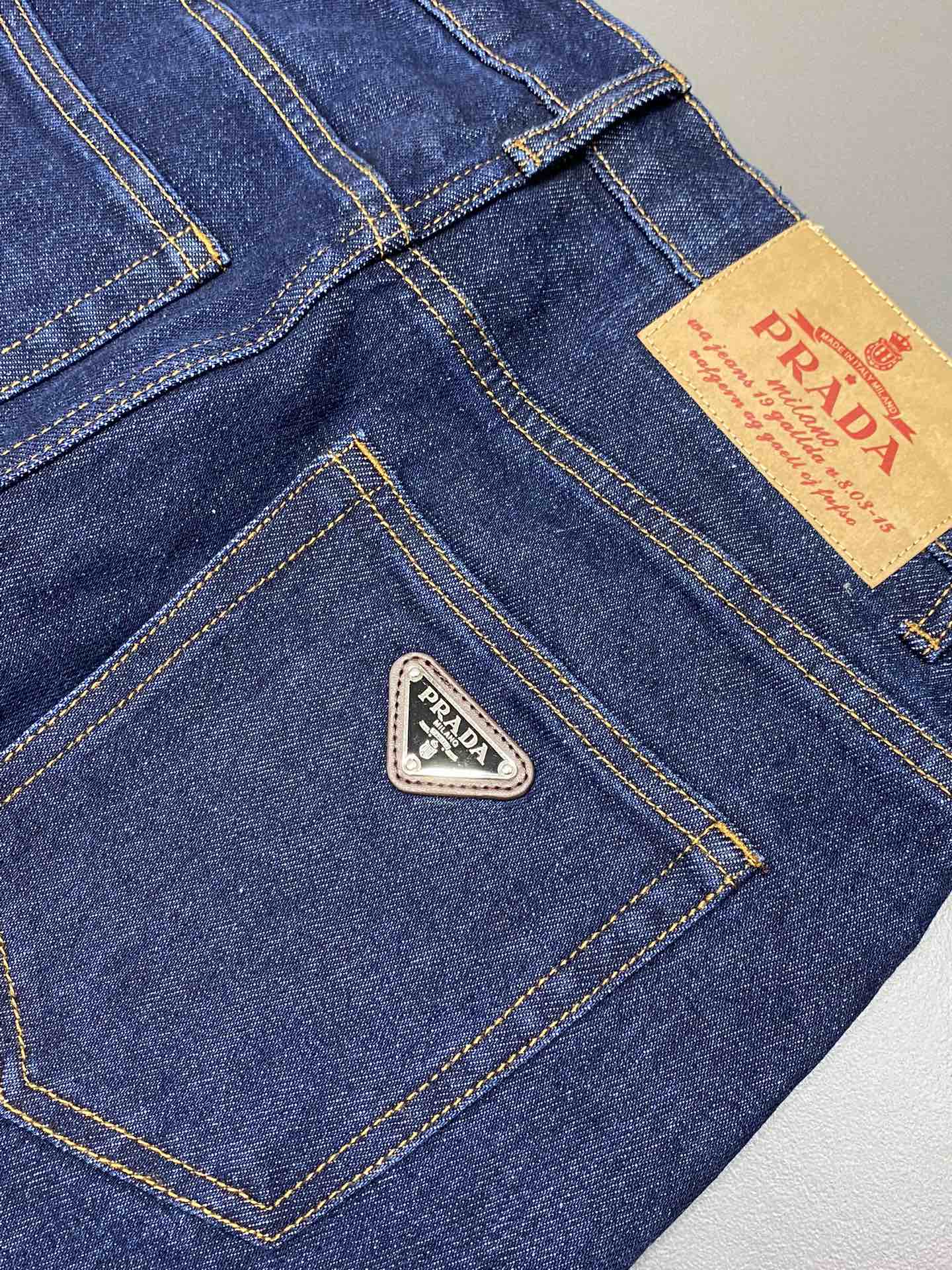    。Prada普拉达💥独家专供新款春夏牛仔裤 高端版本！专柜 面料 透气舒适度高，细节无可挑剔，品牌