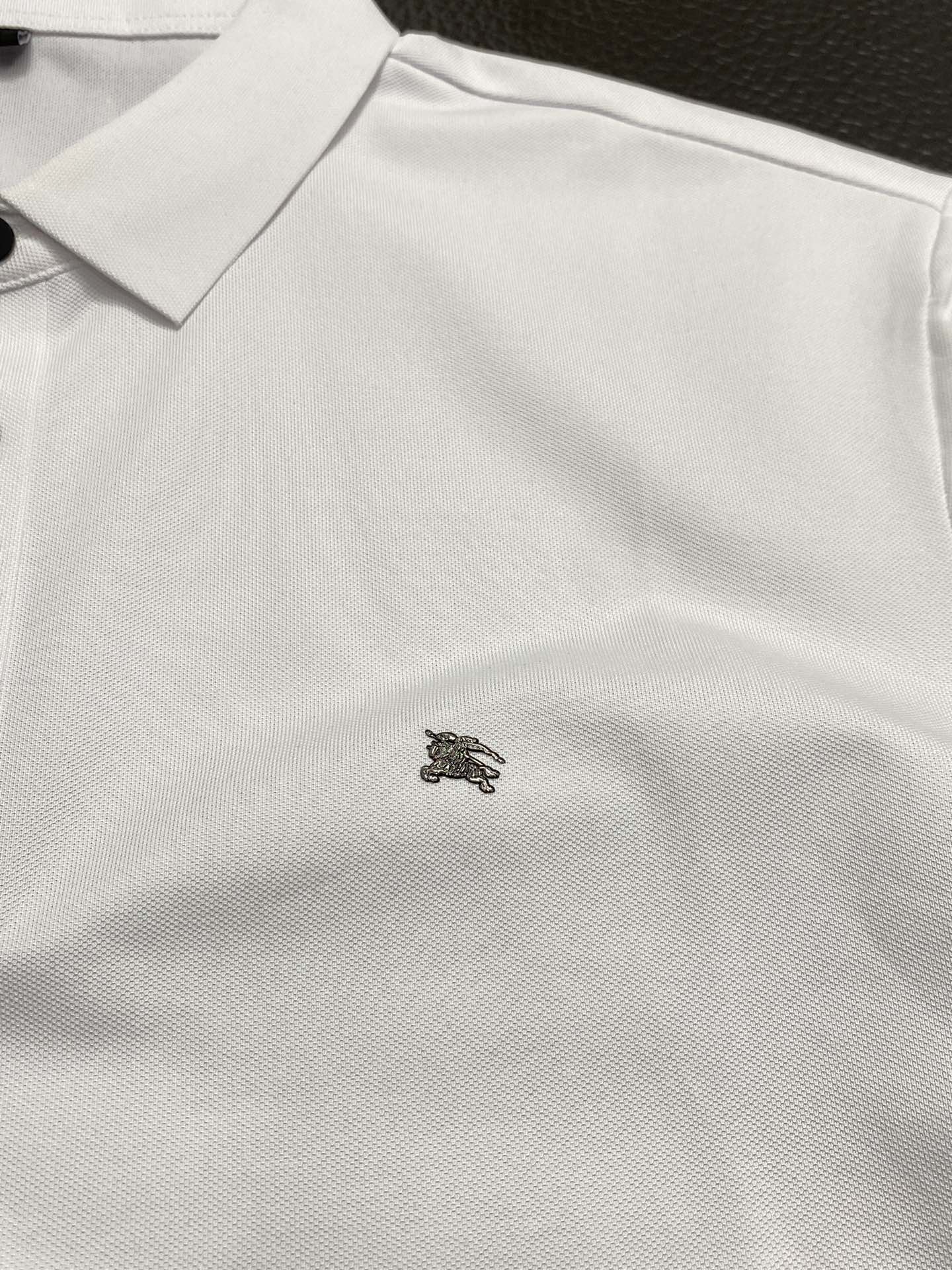    。Burberry巴宝莉💥独家专供新款原单男士休闲春夏翻领短袖 高端  高端版本 时尚百搭爆款⚠️